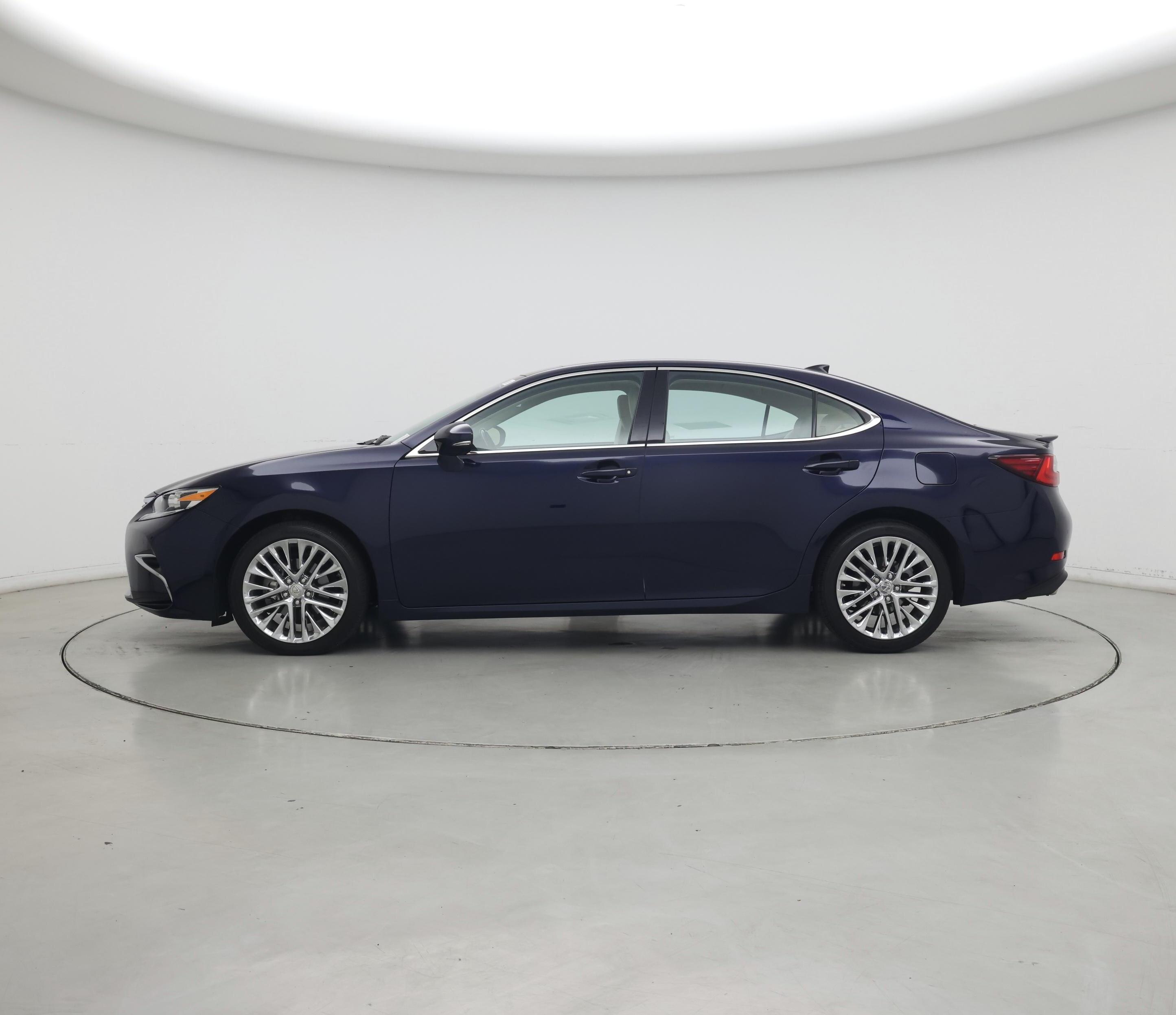 Thumbnail: 2018 Lexus ES - 3