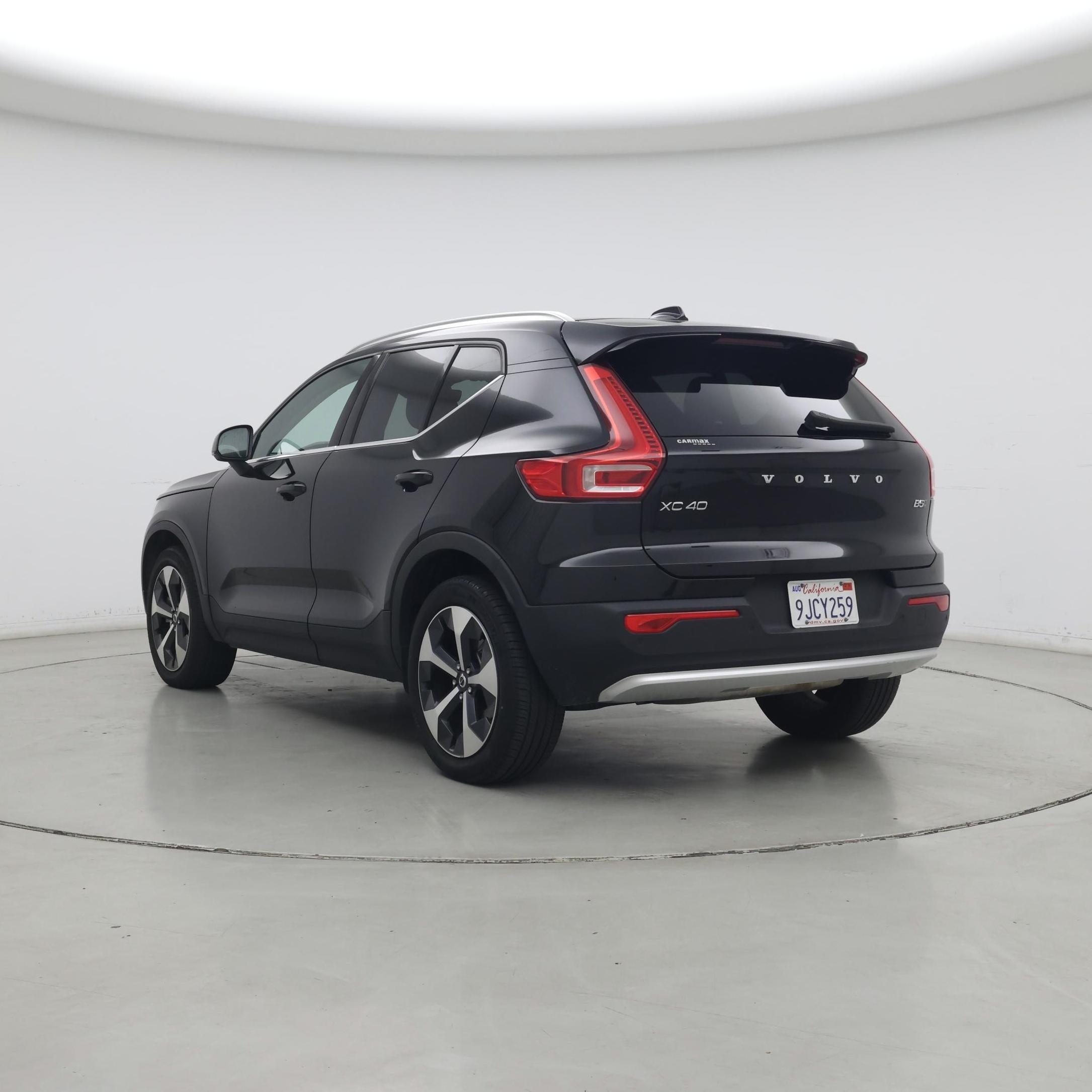 Thumbnail: 2024 Volvo XC40 - 2