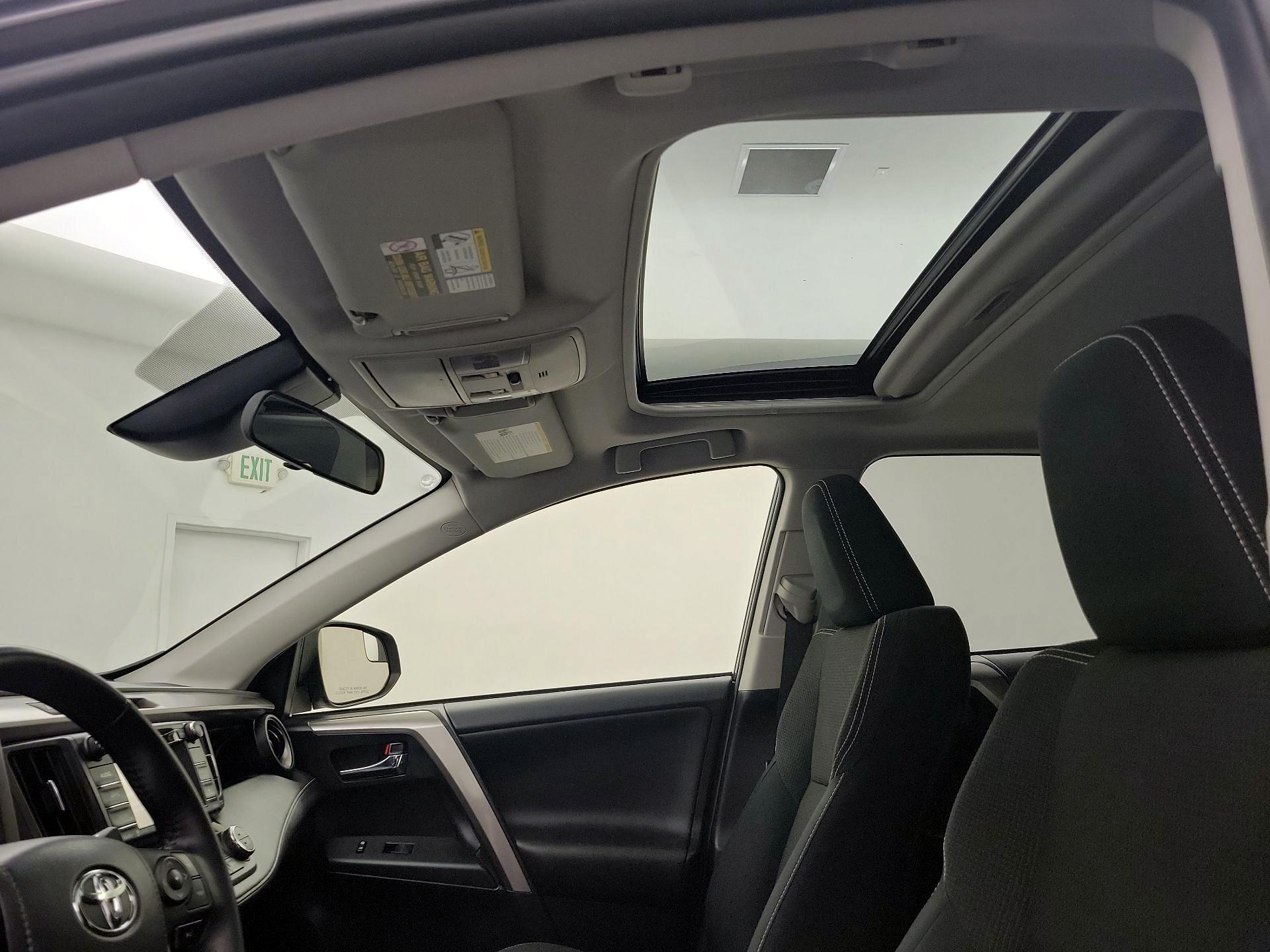 Thumbnail: 2017 Toyota RAV4 - 19