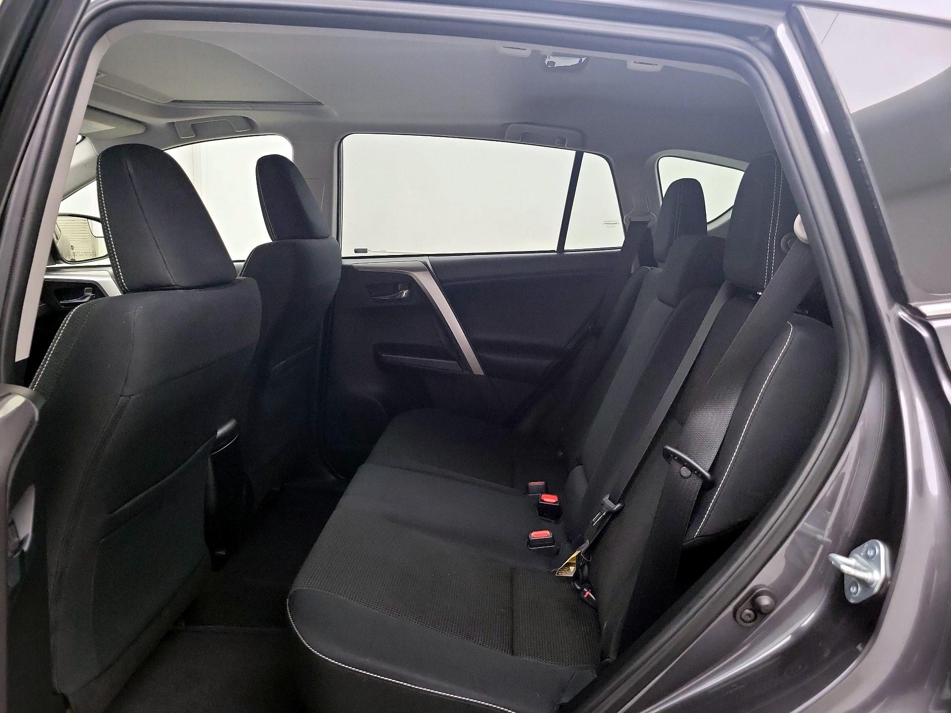 Thumbnail: 2017 Toyota RAV4 - 20