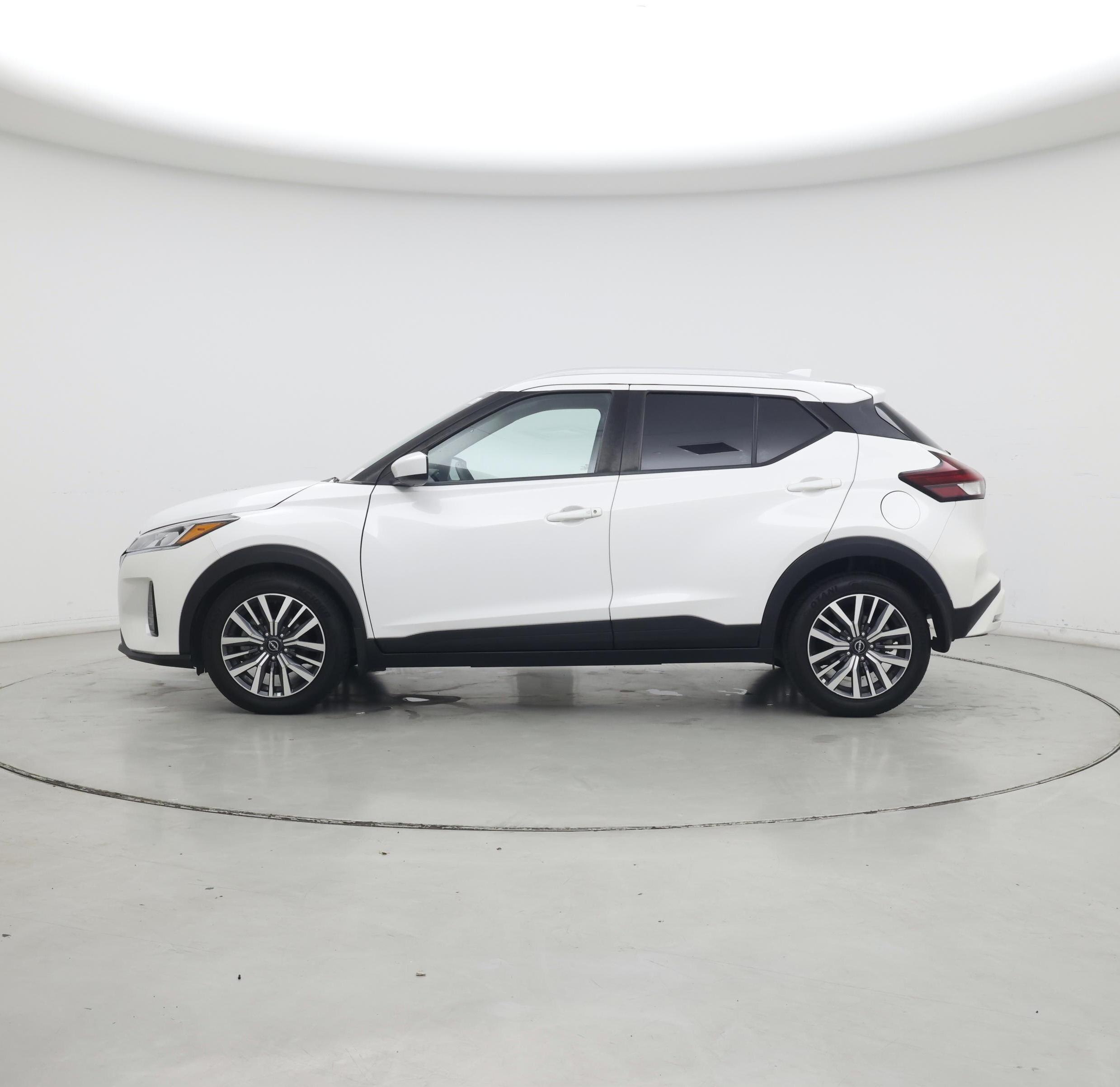 Thumbnail: 2022 Nissan Kicks - 3