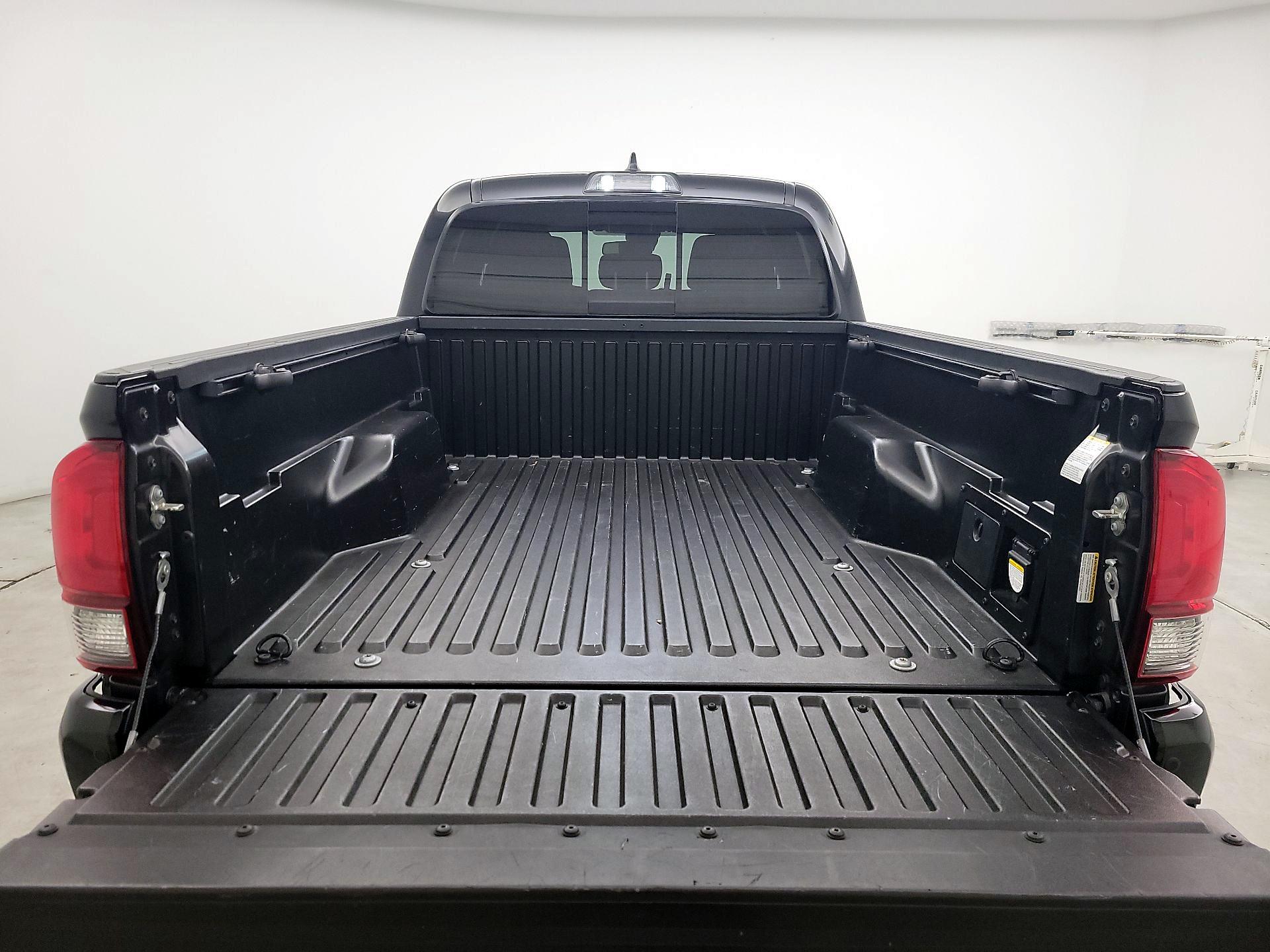 Thumbnail: 2019 Toyota Tacoma - 18