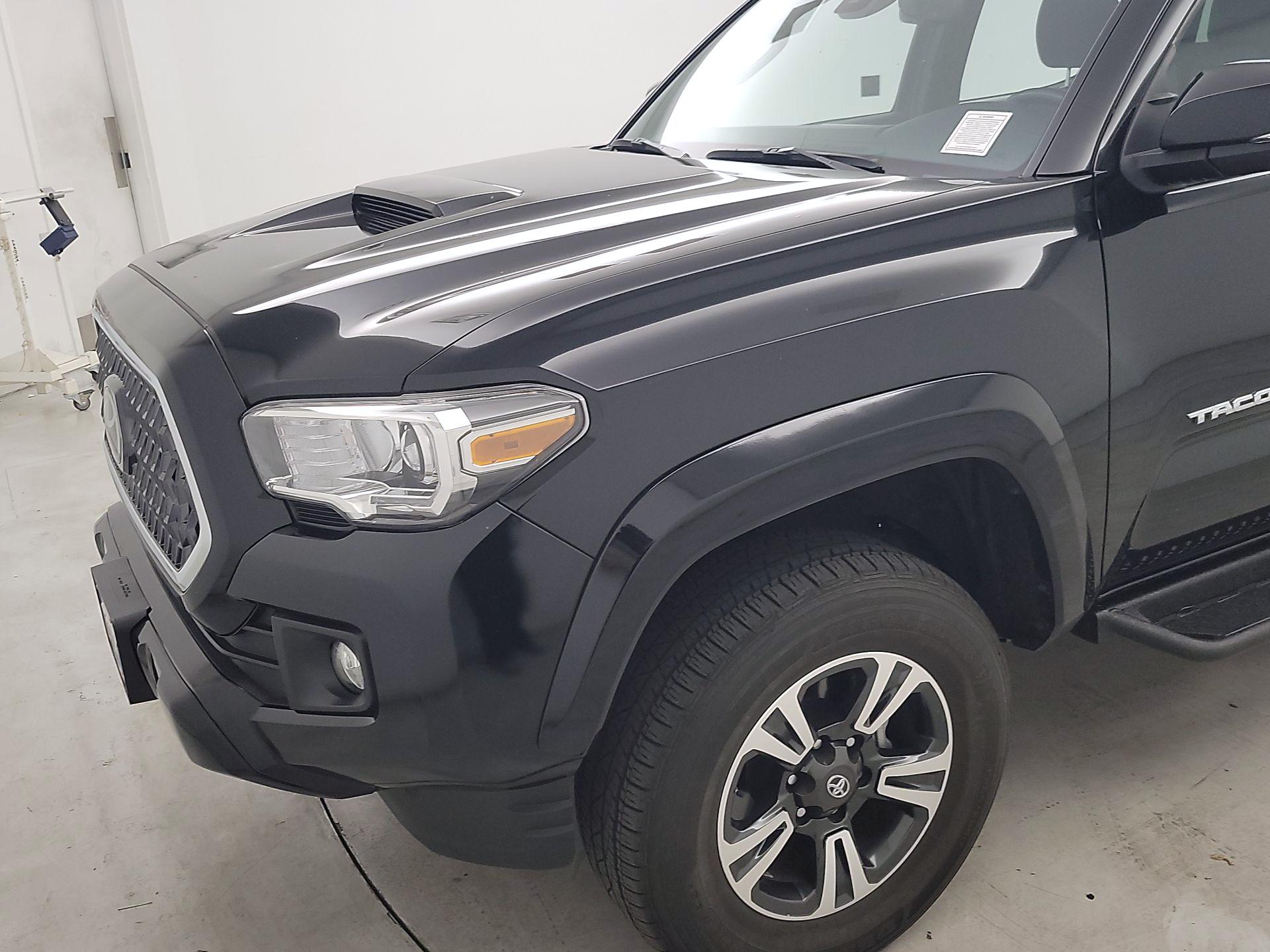 Thumbnail: 2019 Toyota Tacoma - 3