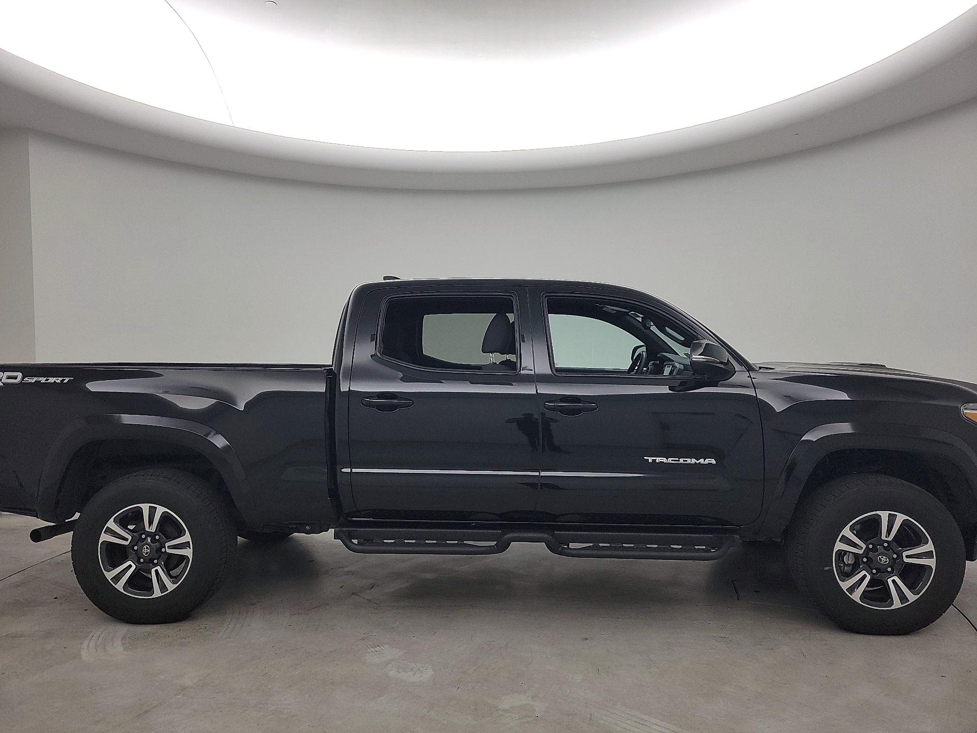 Thumbnail: 2019 Toyota Tacoma - 4