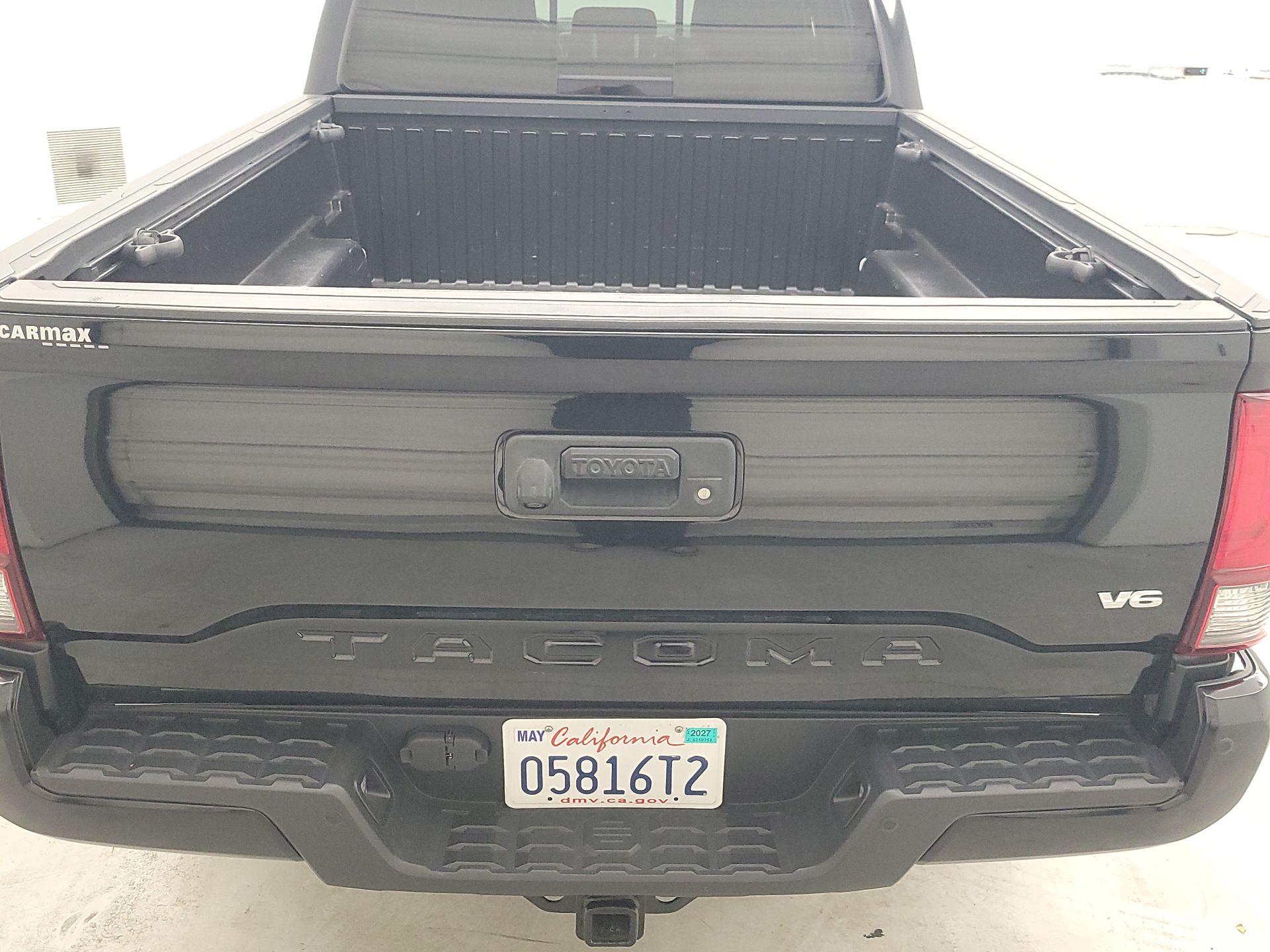 Thumbnail: 2019 Toyota Tacoma - 6