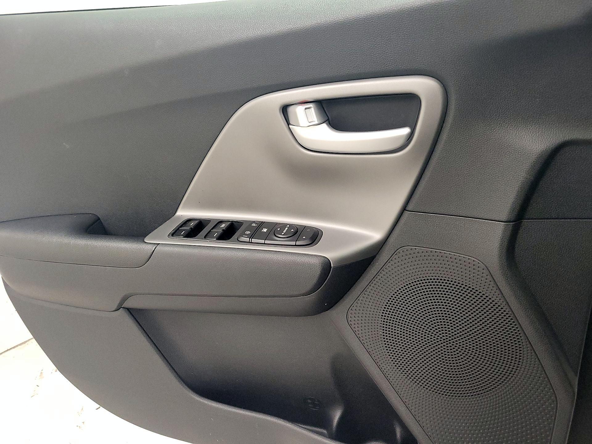 Thumbnail: 2022 Kia Niro - 12