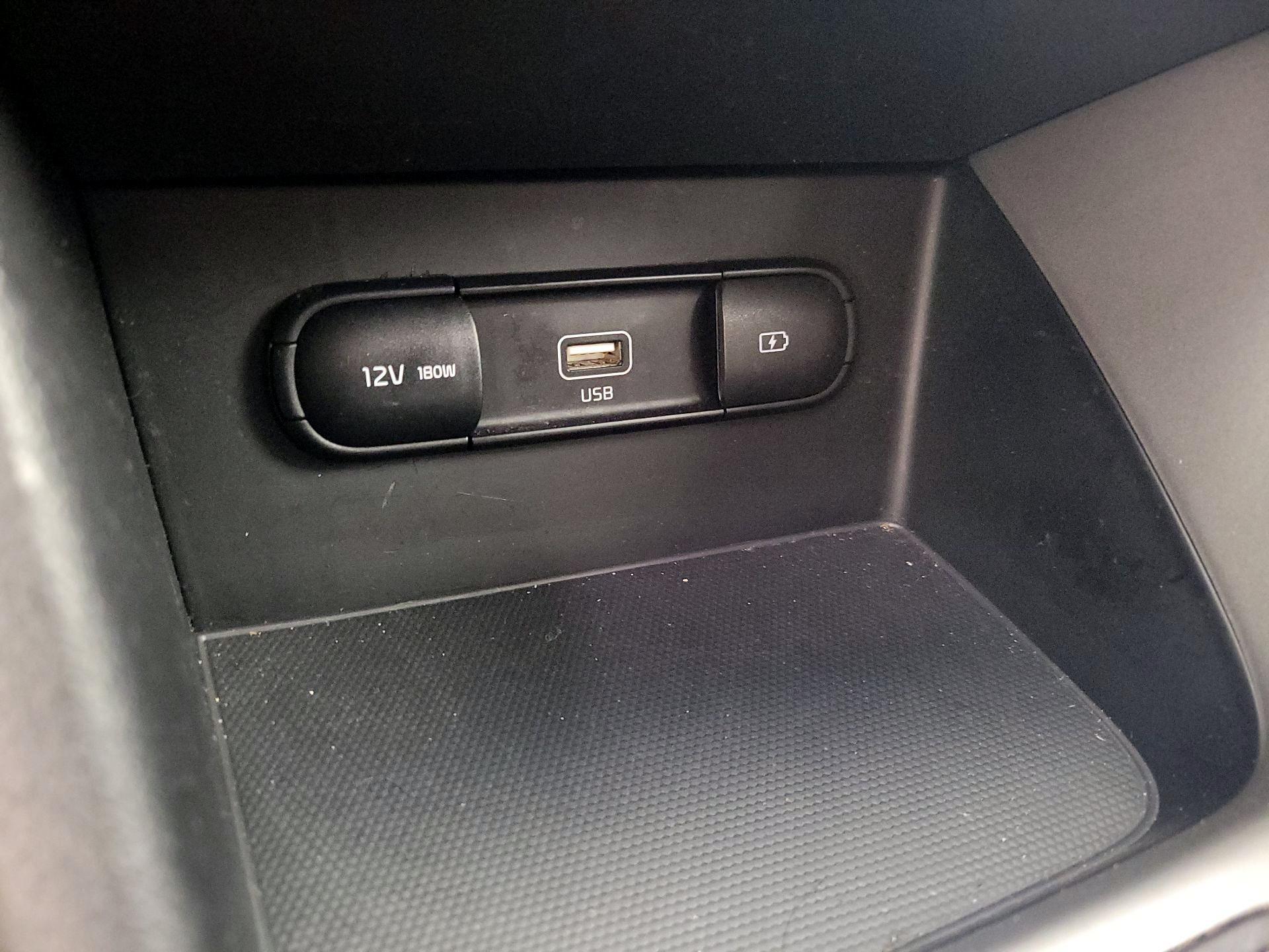 Thumbnail: 2022 Kia Niro - 18