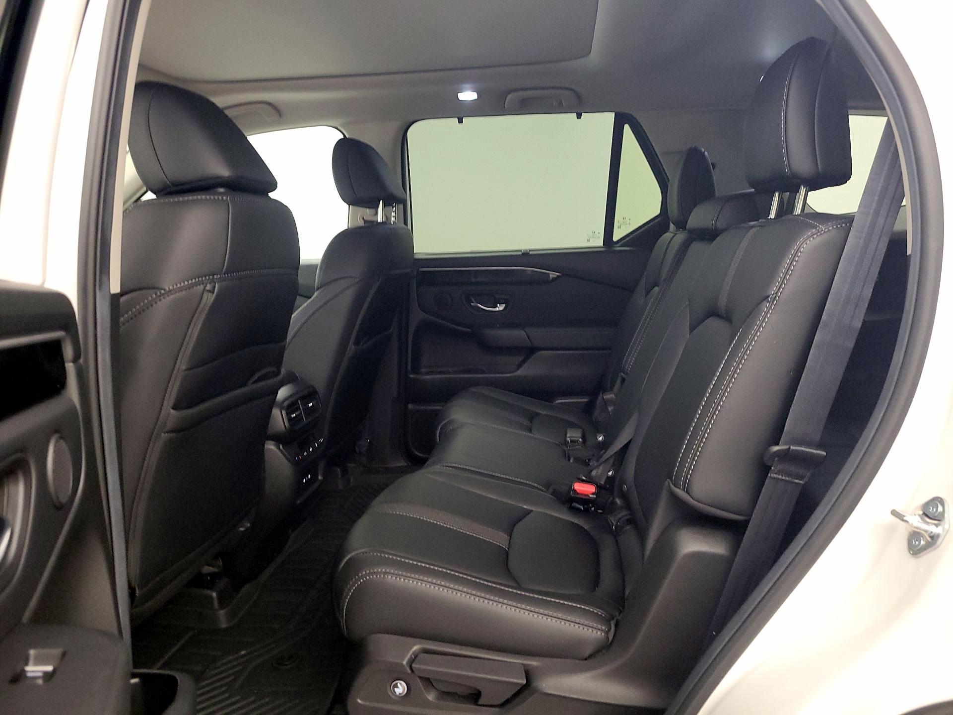 Thumbnail: 2025 Honda Pilot - 17