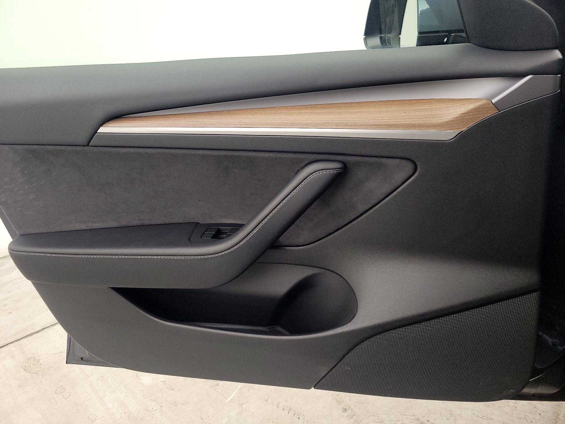 Thumbnail: 2022 Tesla Model 3 - 12
