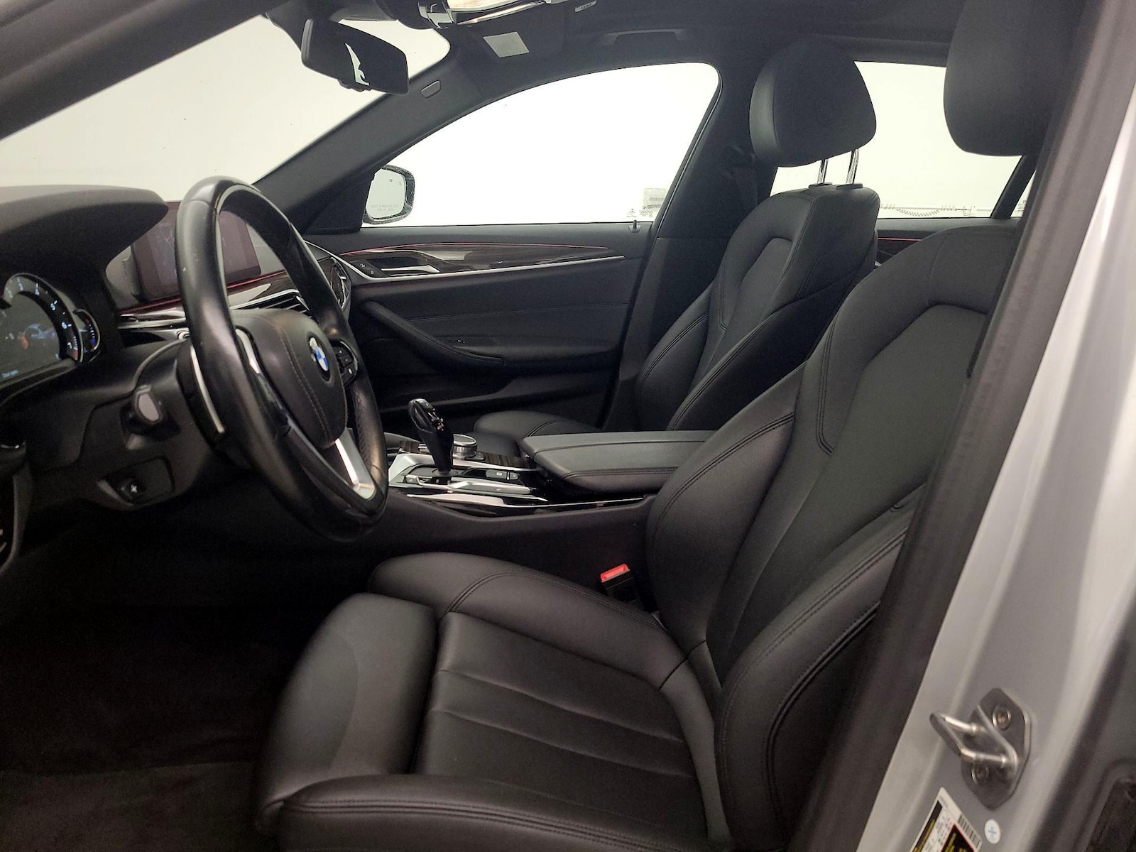 2019 BMW 5 Series 530i - Photo 12