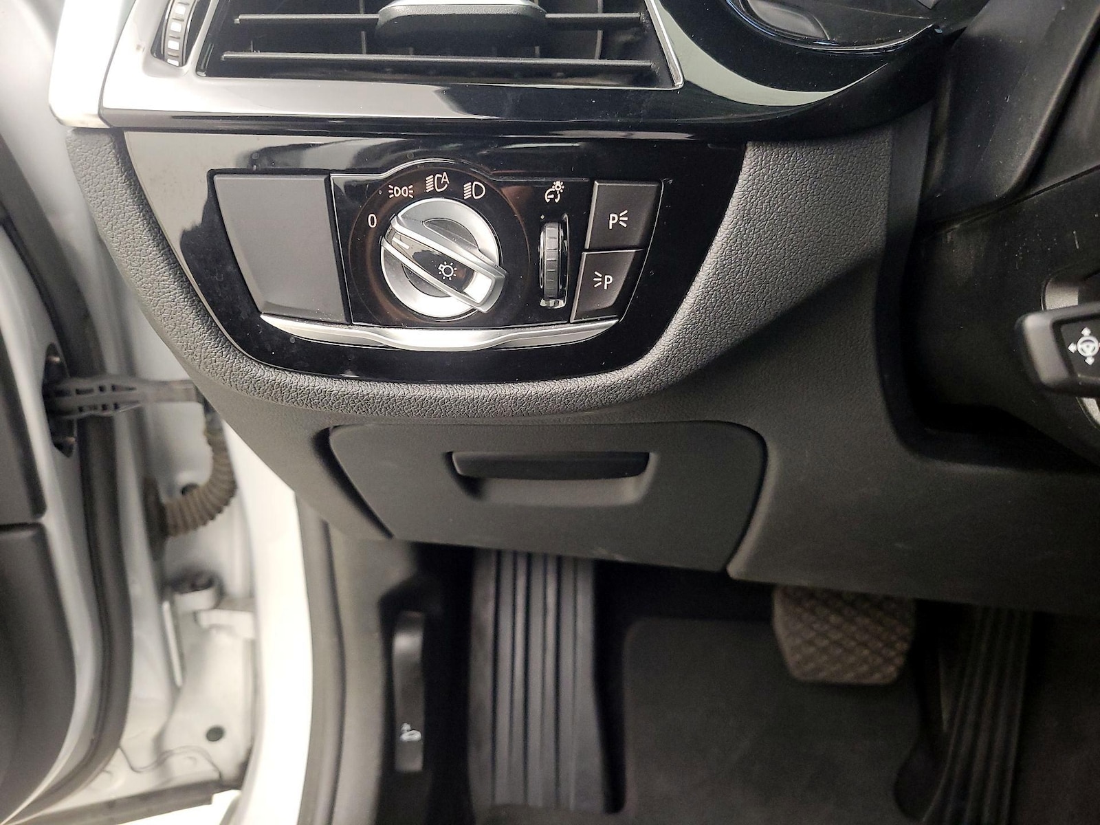 2019 BMW 5 Series 530i - Photo 14