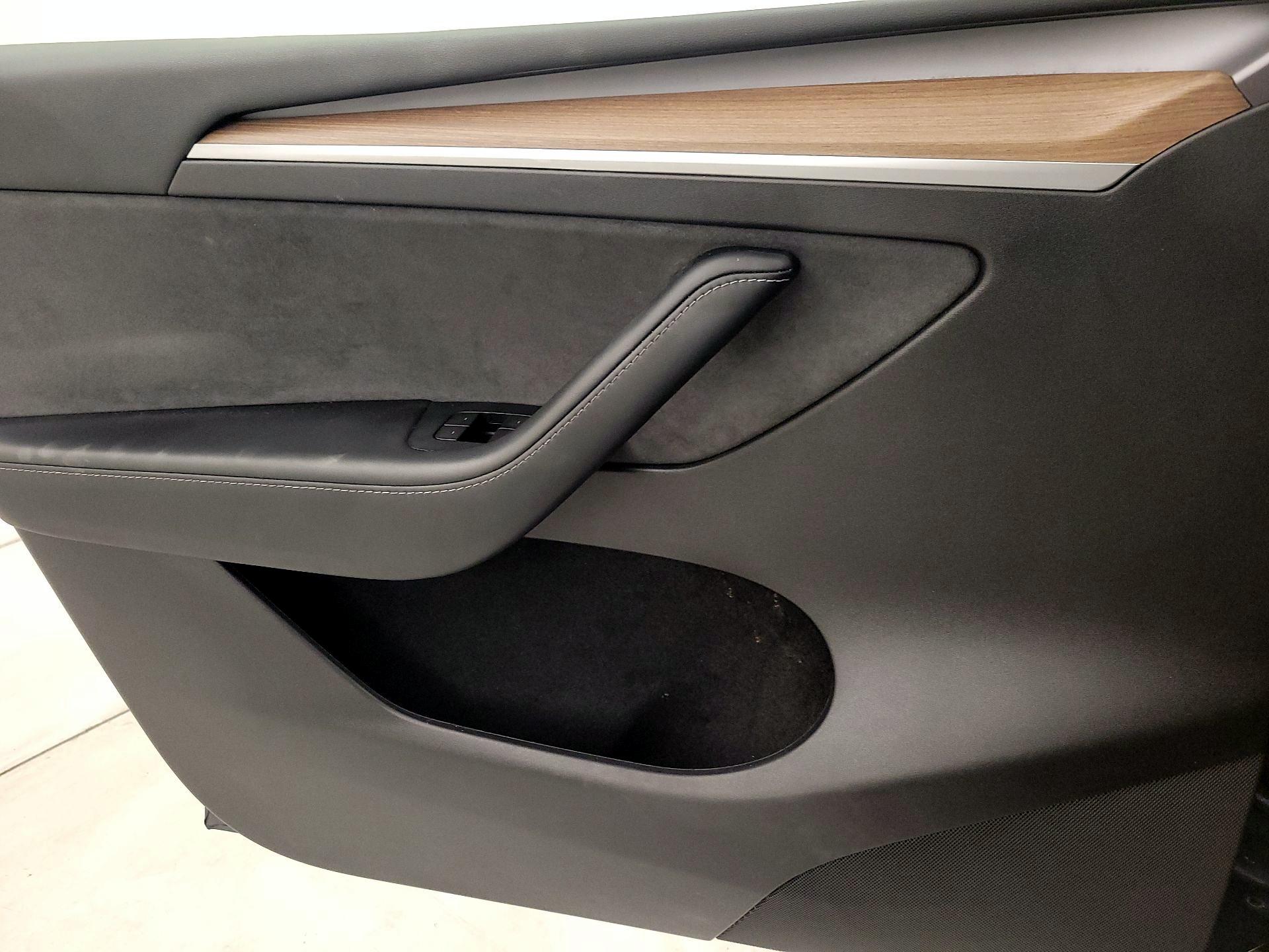 Thumbnail: 2023 Tesla Model Y - 12