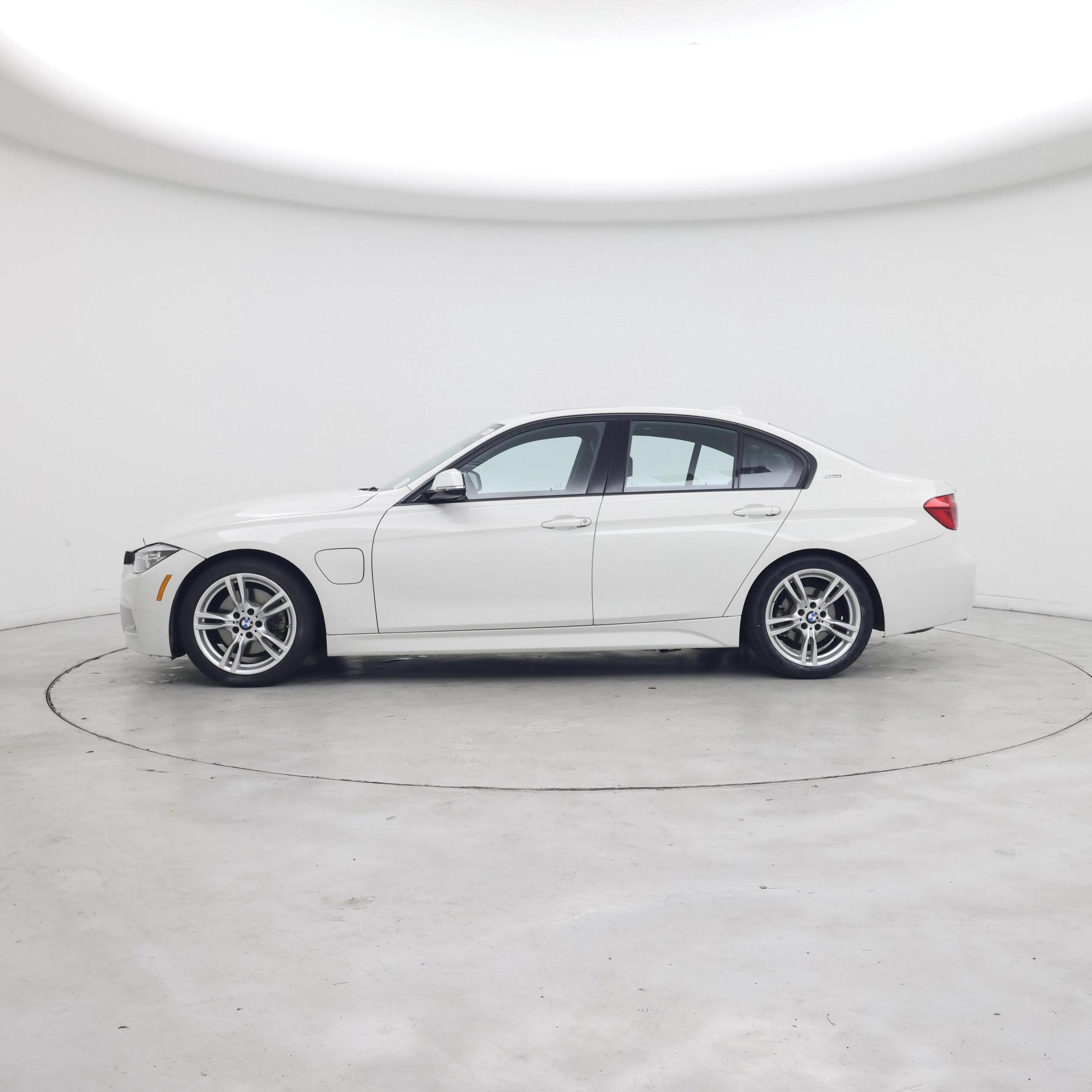 Thumbnail: 2018 BMW 3 Series - 3