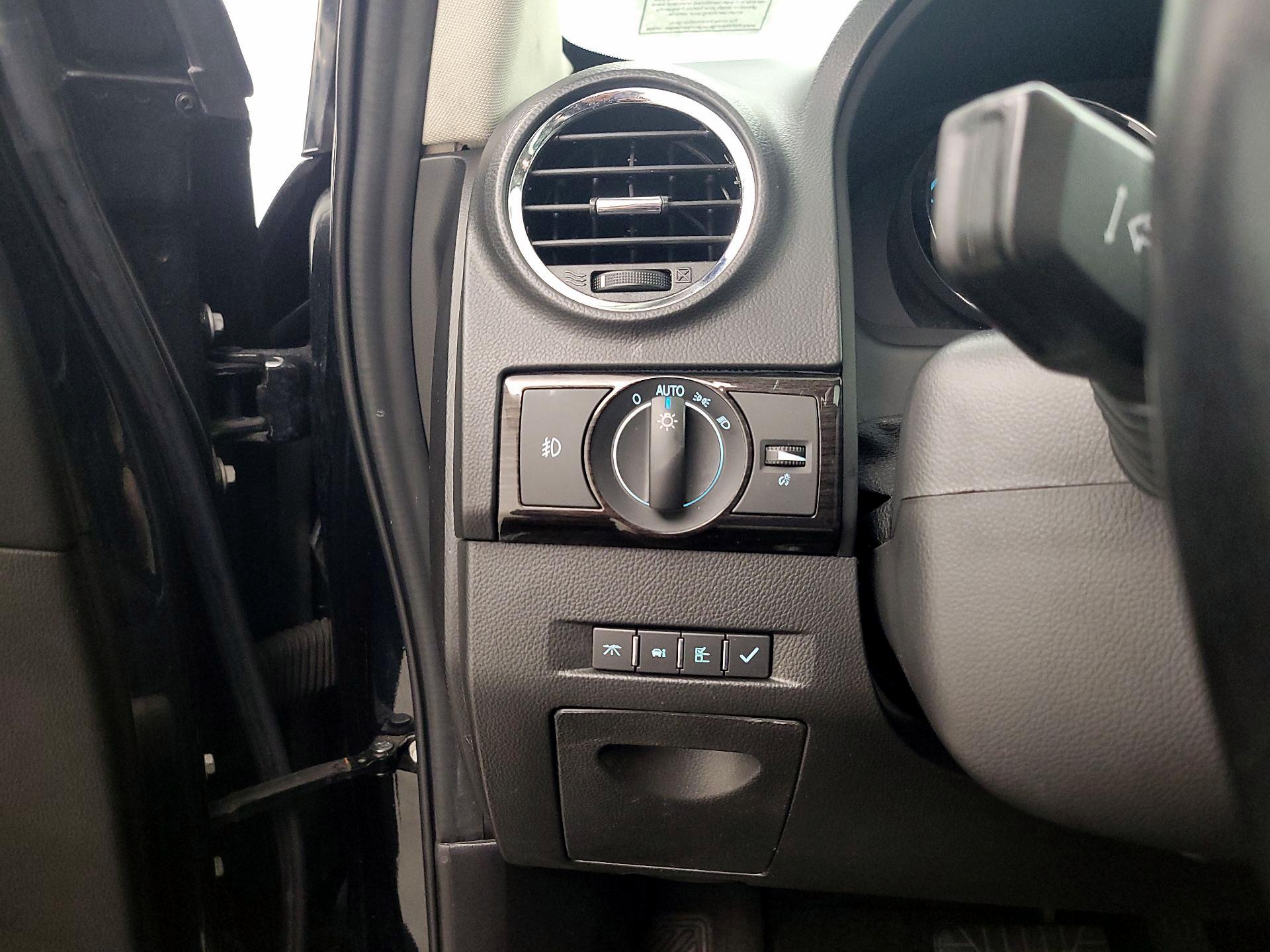Thumbnail: 2014 Chevrolet Captiva Sport - 12