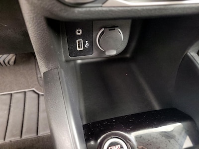USB/AUX Ports