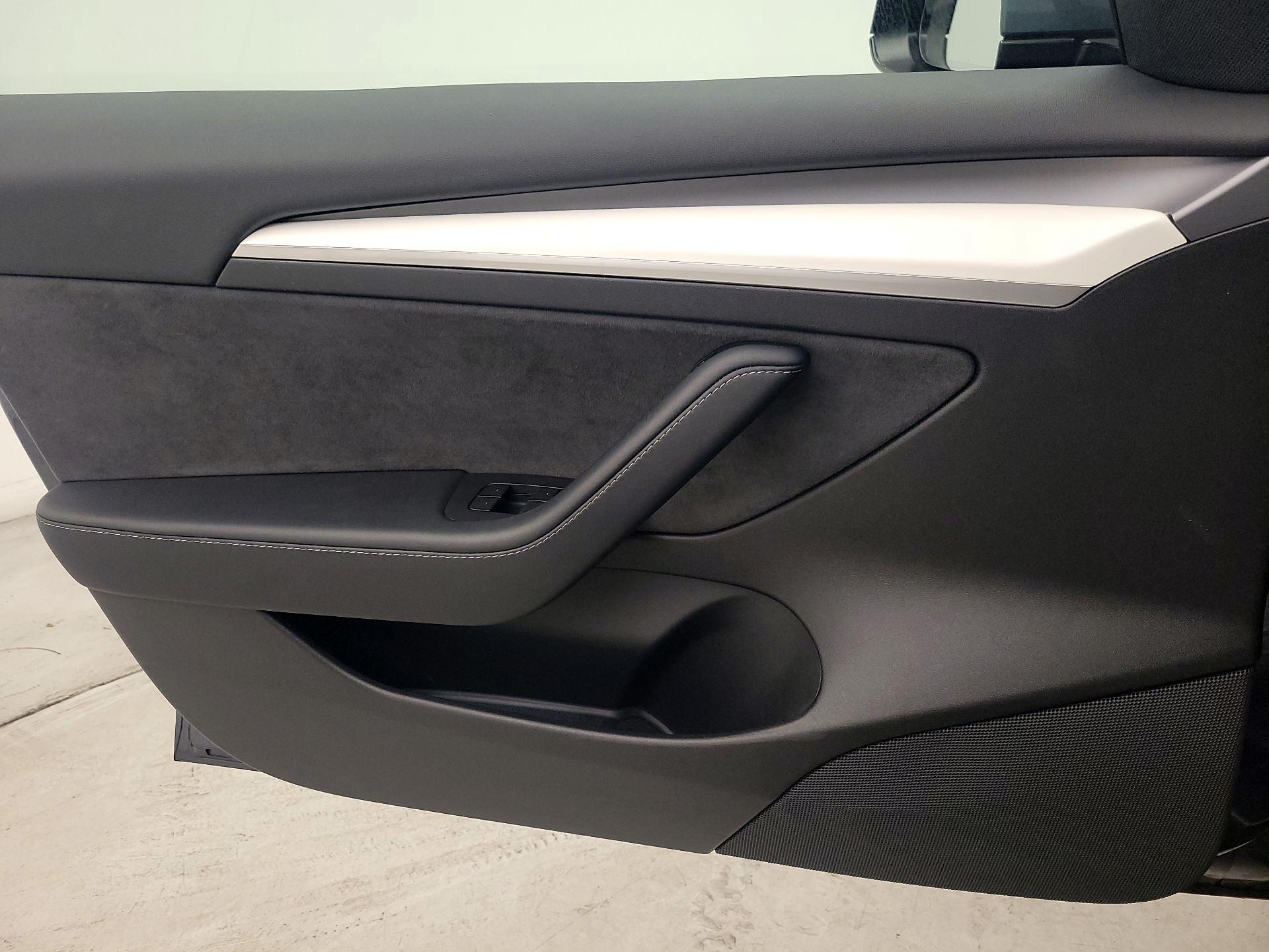Thumbnail: 2022 Tesla Model 3 - 10
