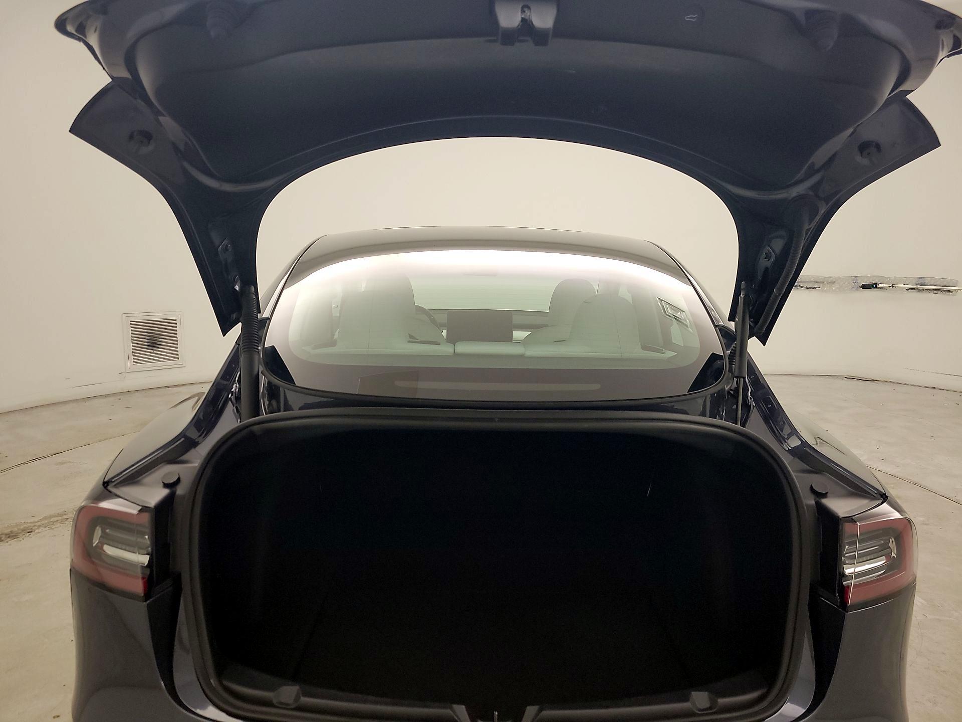 Thumbnail: 2022 Tesla Model 3 - 17