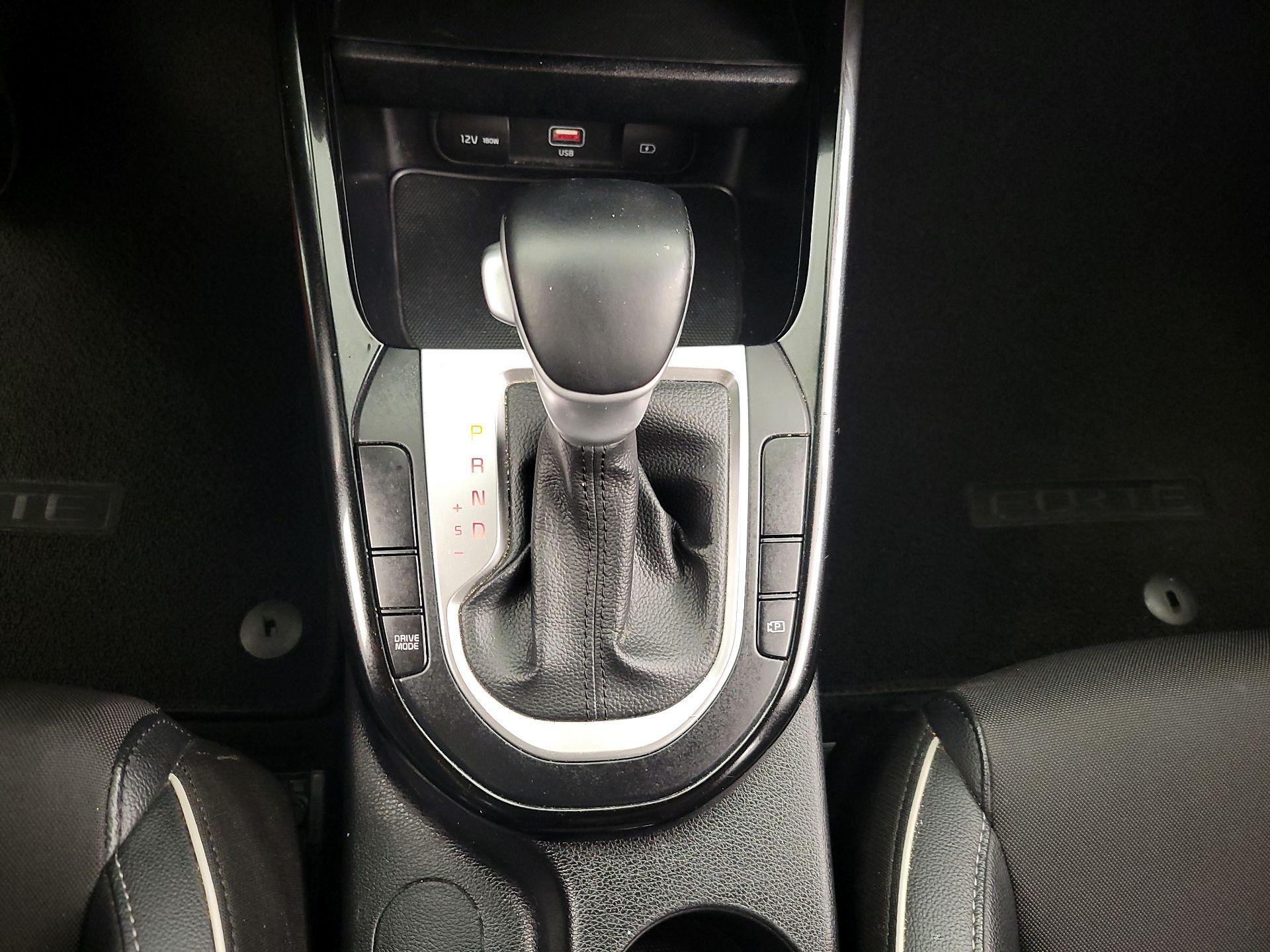 Thumbnail: 2022 Kia Forte - 18