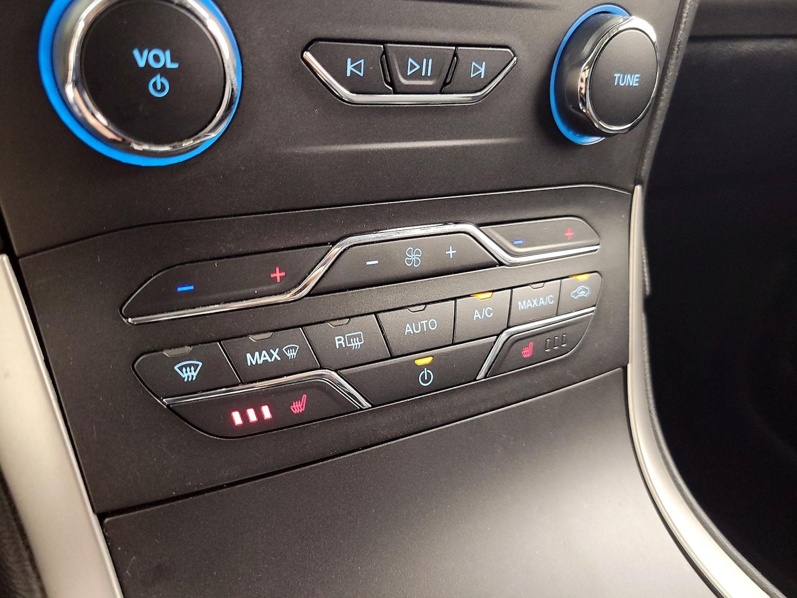 2019 Ford Edge SEL - Photo 18
