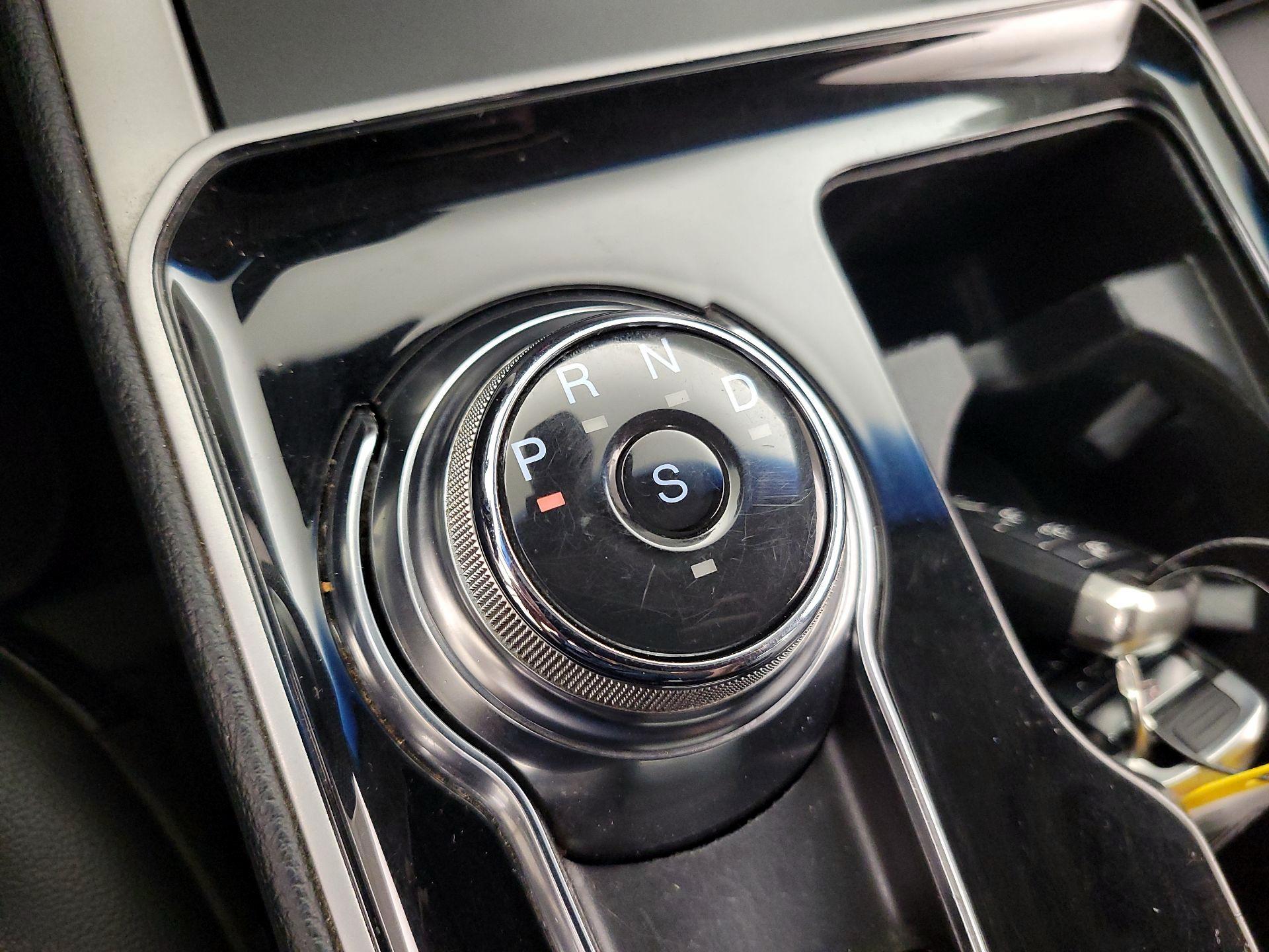 Thumbnail: 2019 Ford Edge - 18
