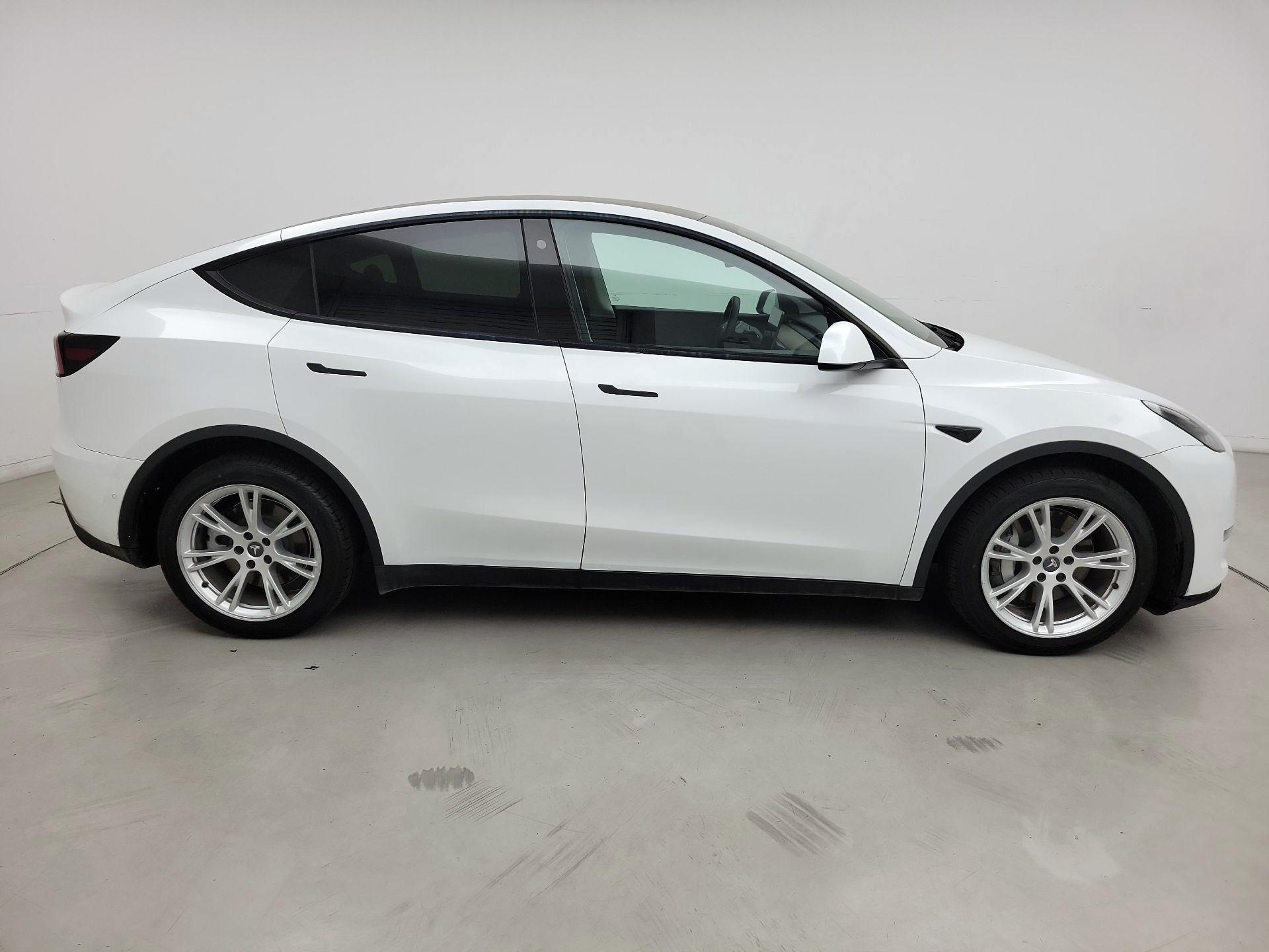 Thumbnail: 2022 Tesla Model Y - 4