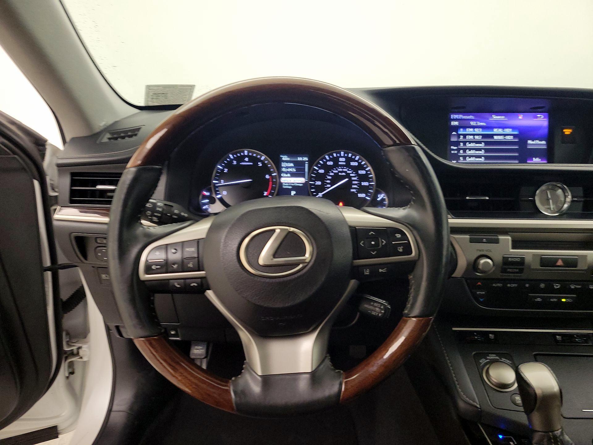 Thumbnail: 2018 Lexus ES - 10