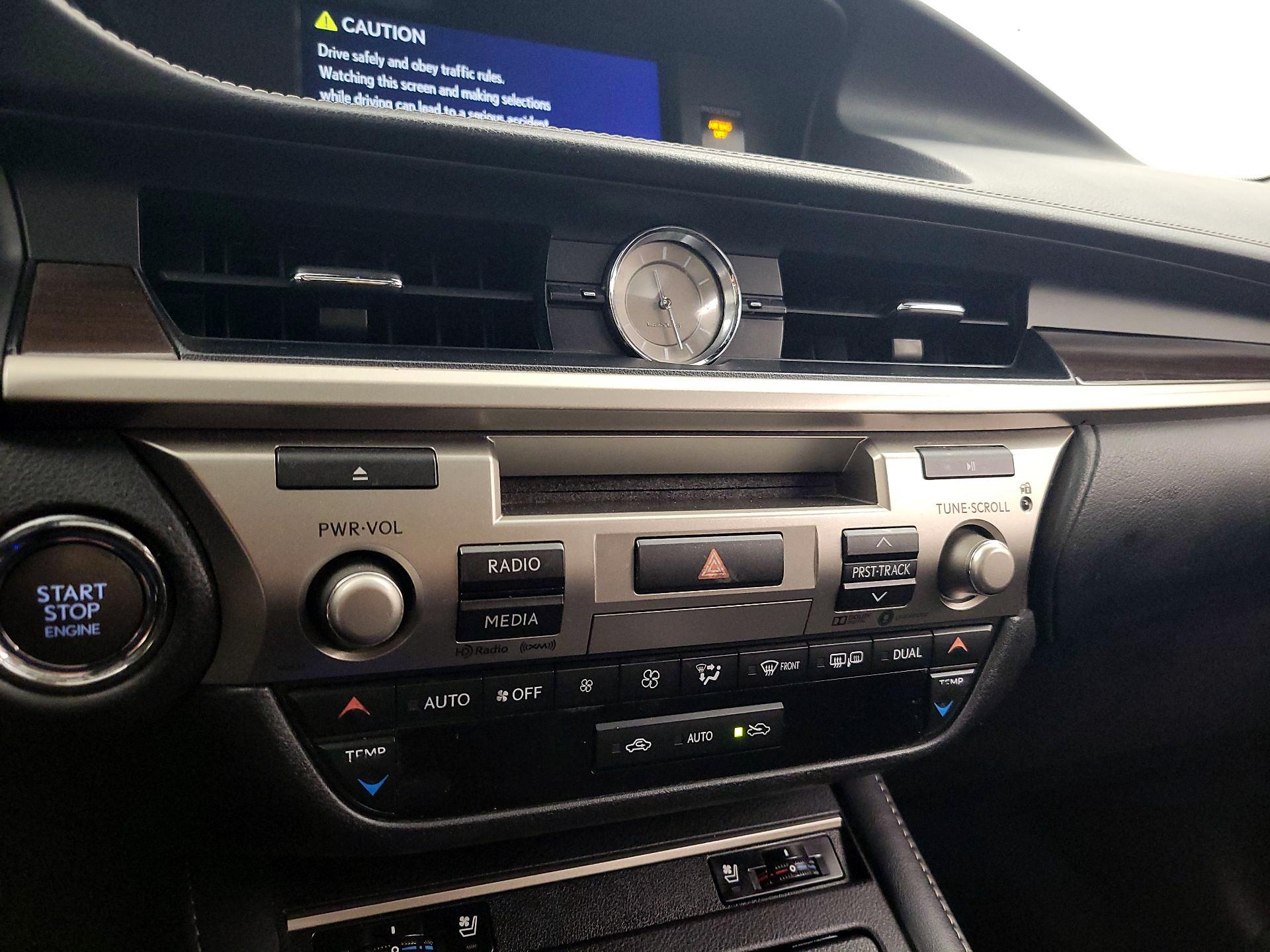 Thumbnail: 2018 Lexus ES - 16
