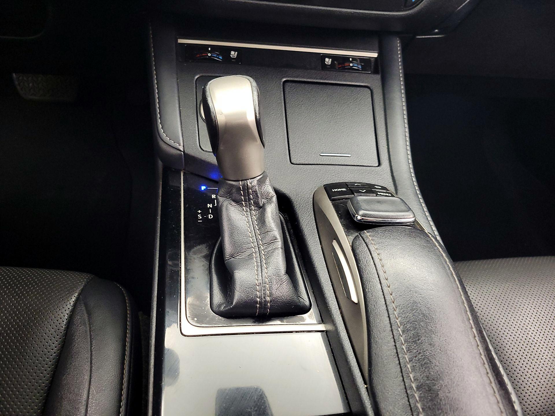 Thumbnail: 2018 Lexus ES - 17