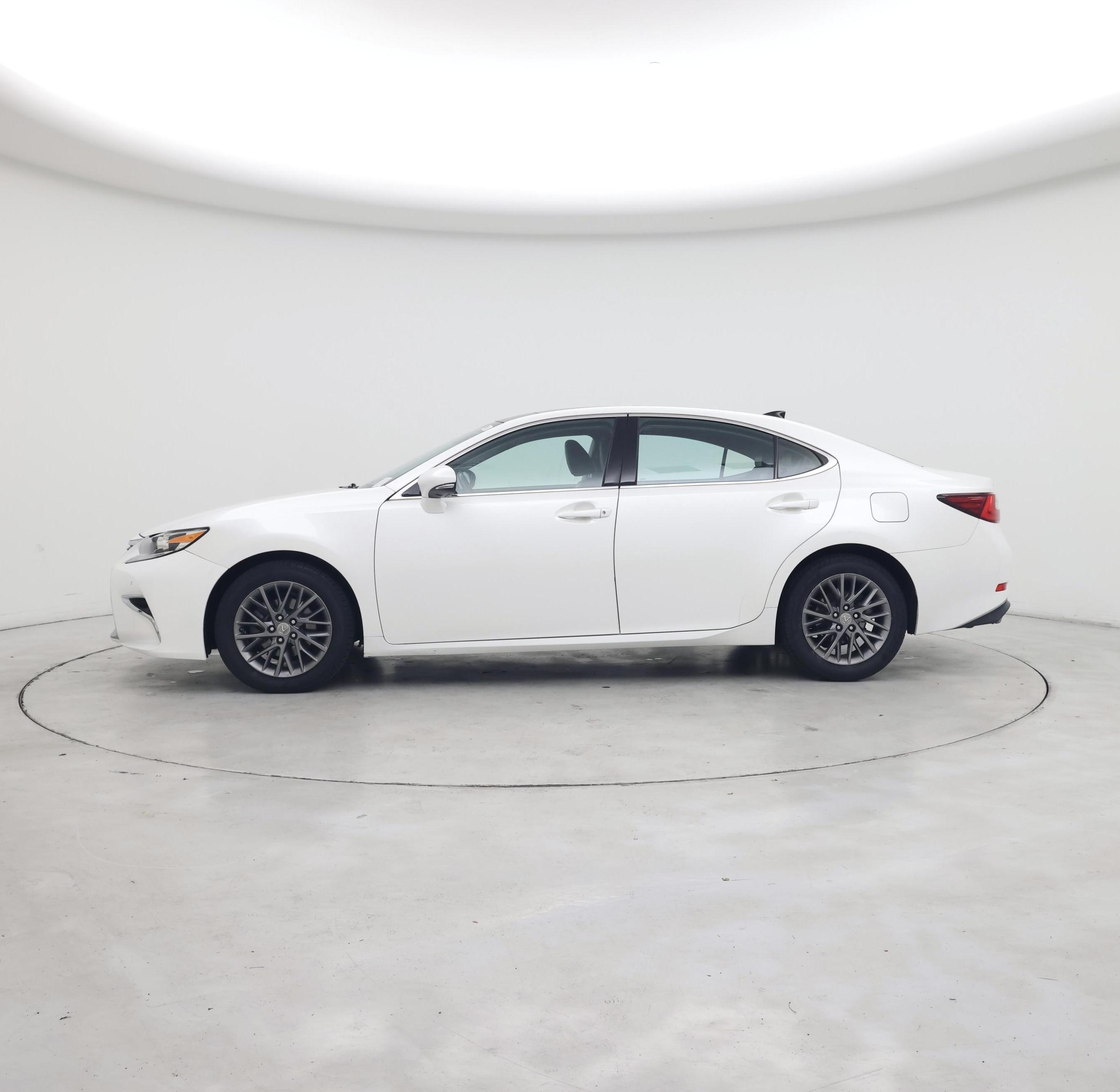 Thumbnail: 2018 Lexus ES - 3
