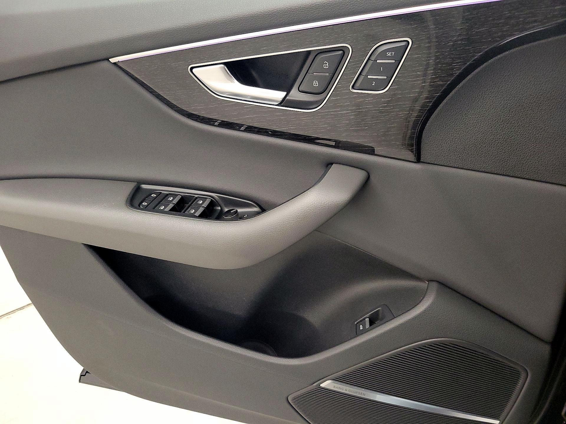 Thumbnail: 2019 Audi Q8 - 12
