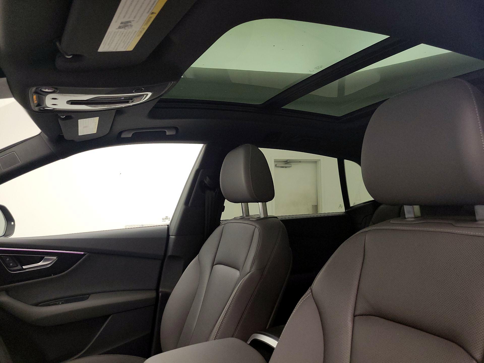 Thumbnail: 2019 Audi Q8 - 19