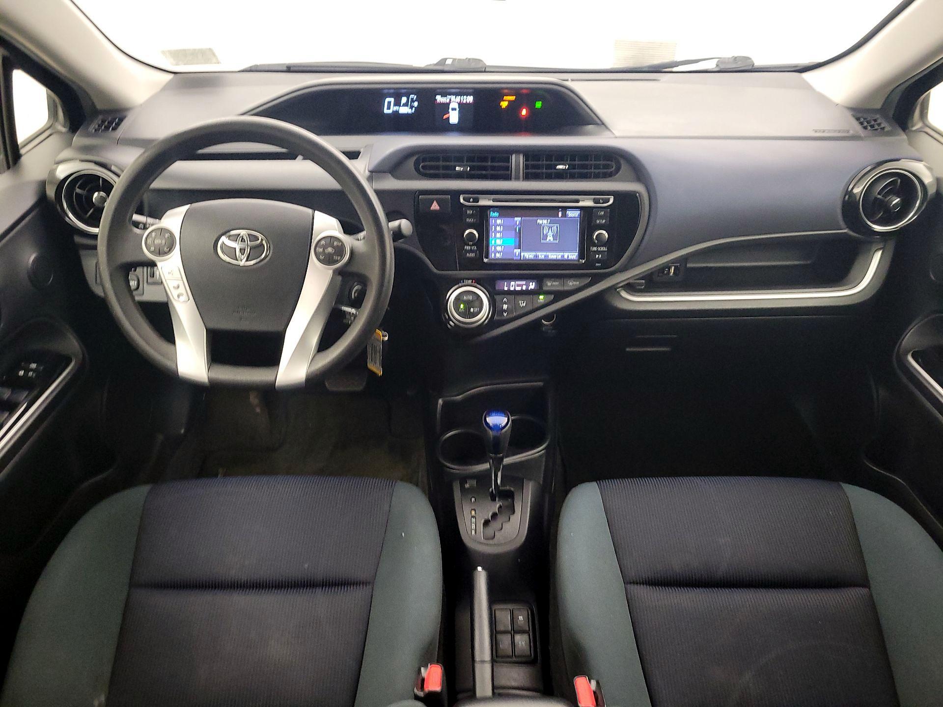 Thumbnail: 2016 Toyota Prius c - 9