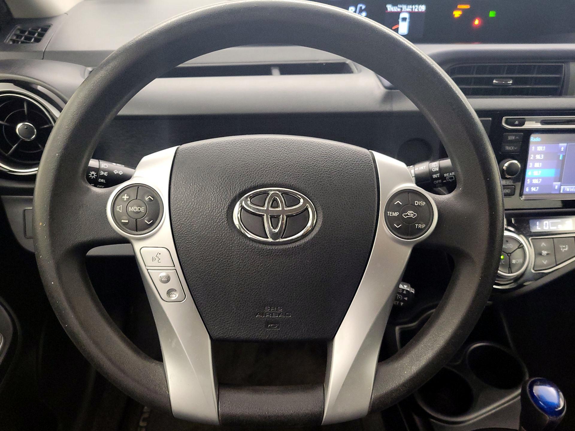 Thumbnail: 2016 Toyota Prius c - 10