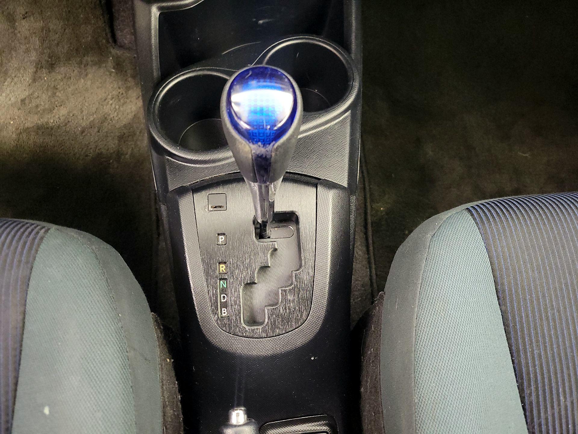 Thumbnail: 2016 Toyota Prius c - 16