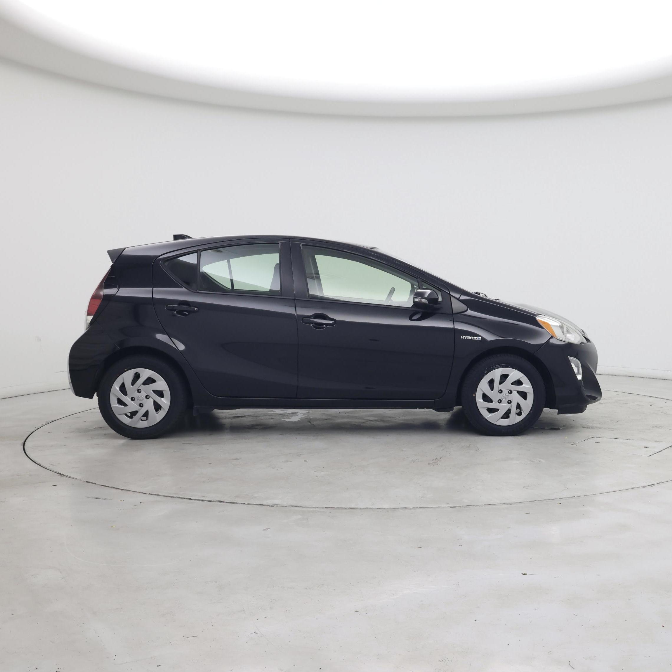 Thumbnail: 2016 Toyota Prius c - 7