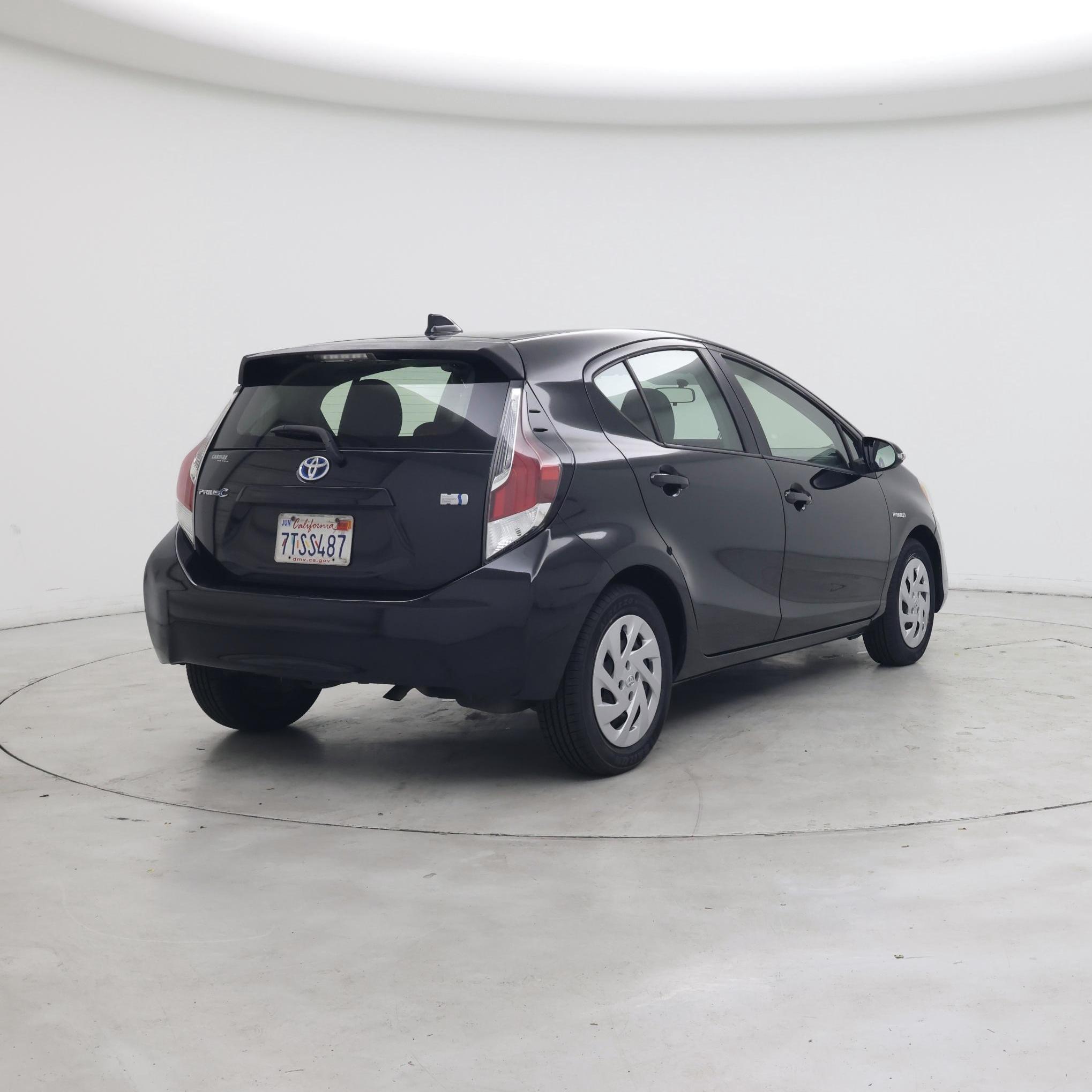 Thumbnail: 2016 Toyota Prius c - 8