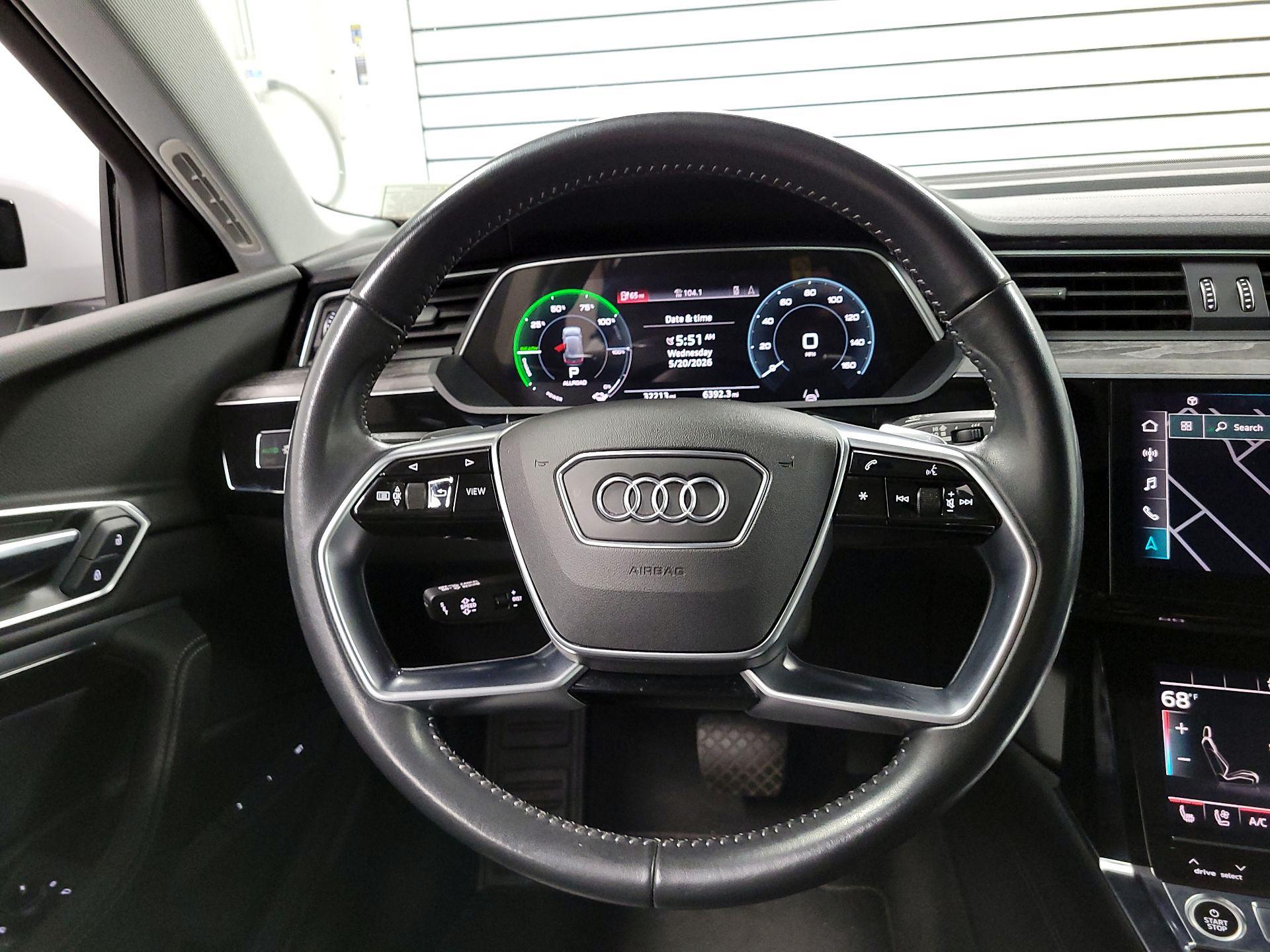 Thumbnail: 2021 Audi e-tron - 10