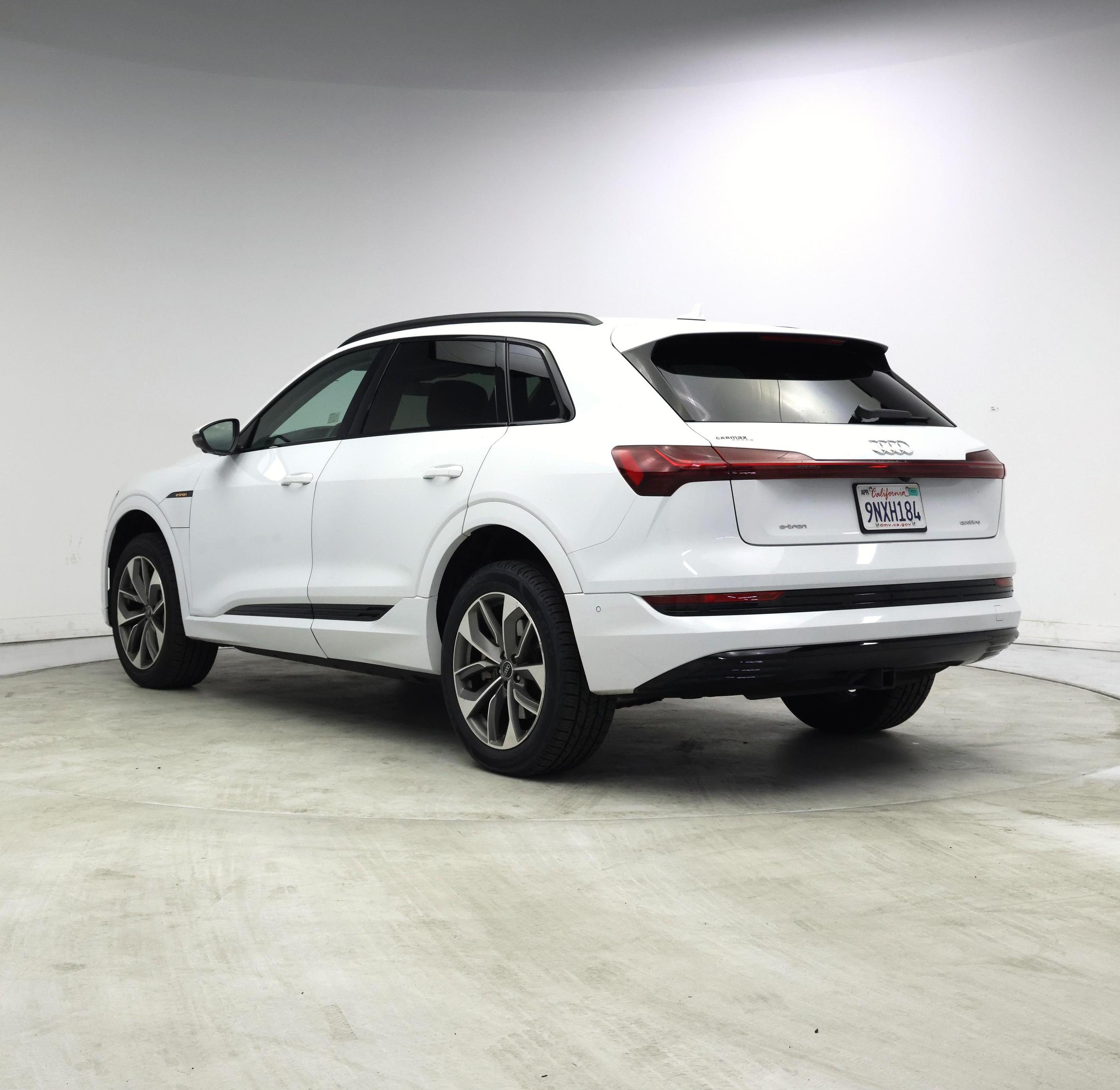 Thumbnail: 2021 Audi e-tron - 2