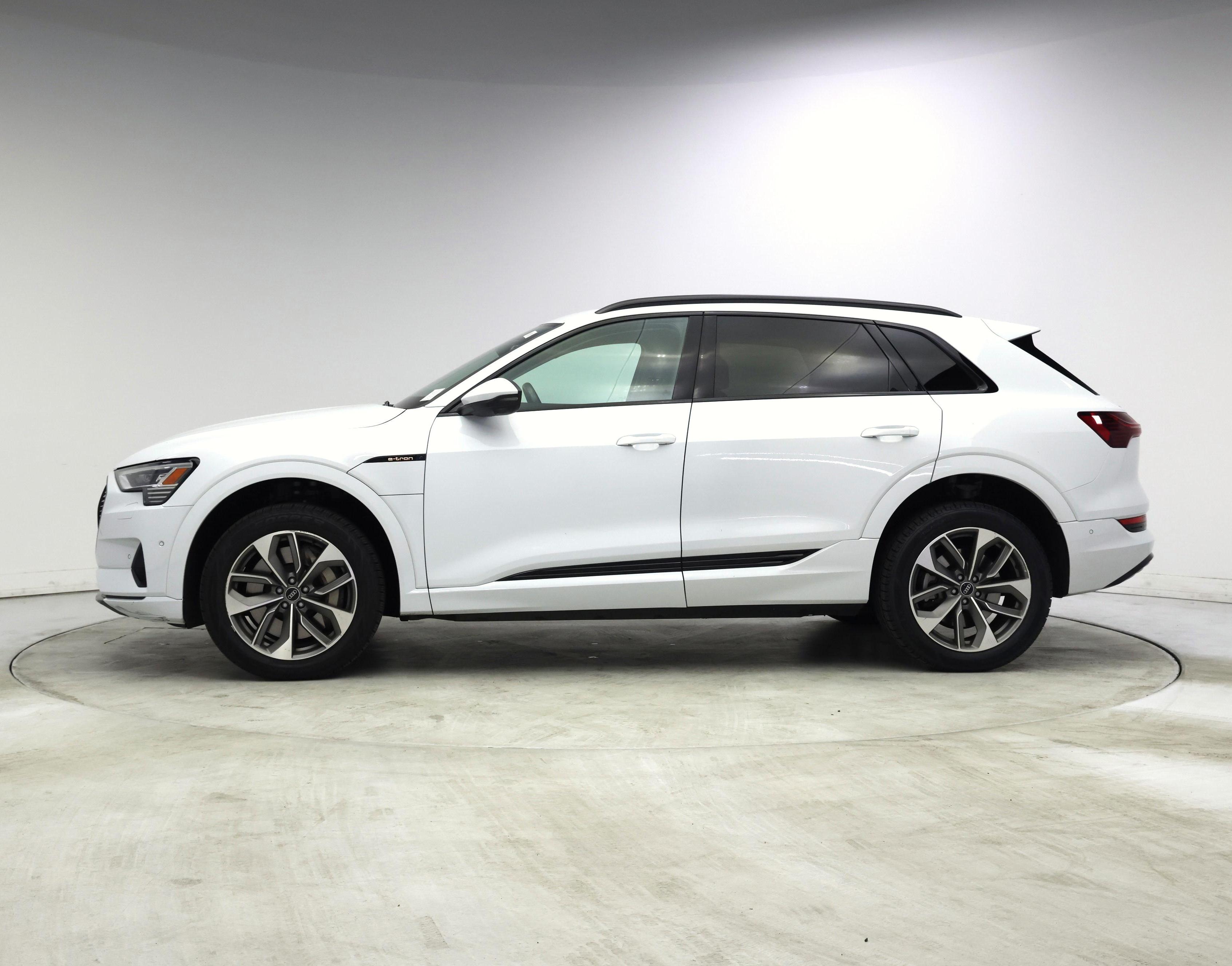 Thumbnail: 2021 Audi e-tron - 3