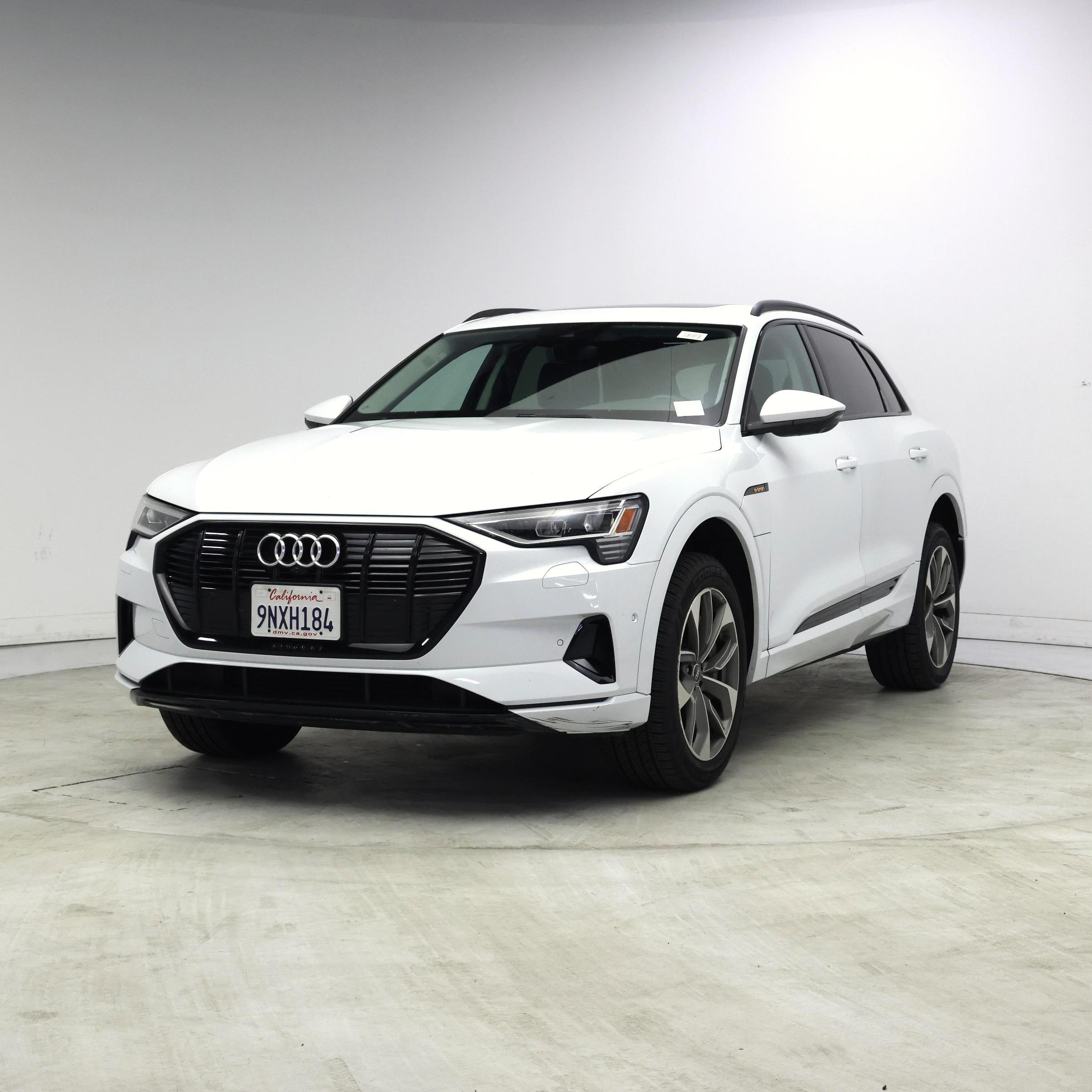 Thumbnail: 2021 Audi e-tron - 4