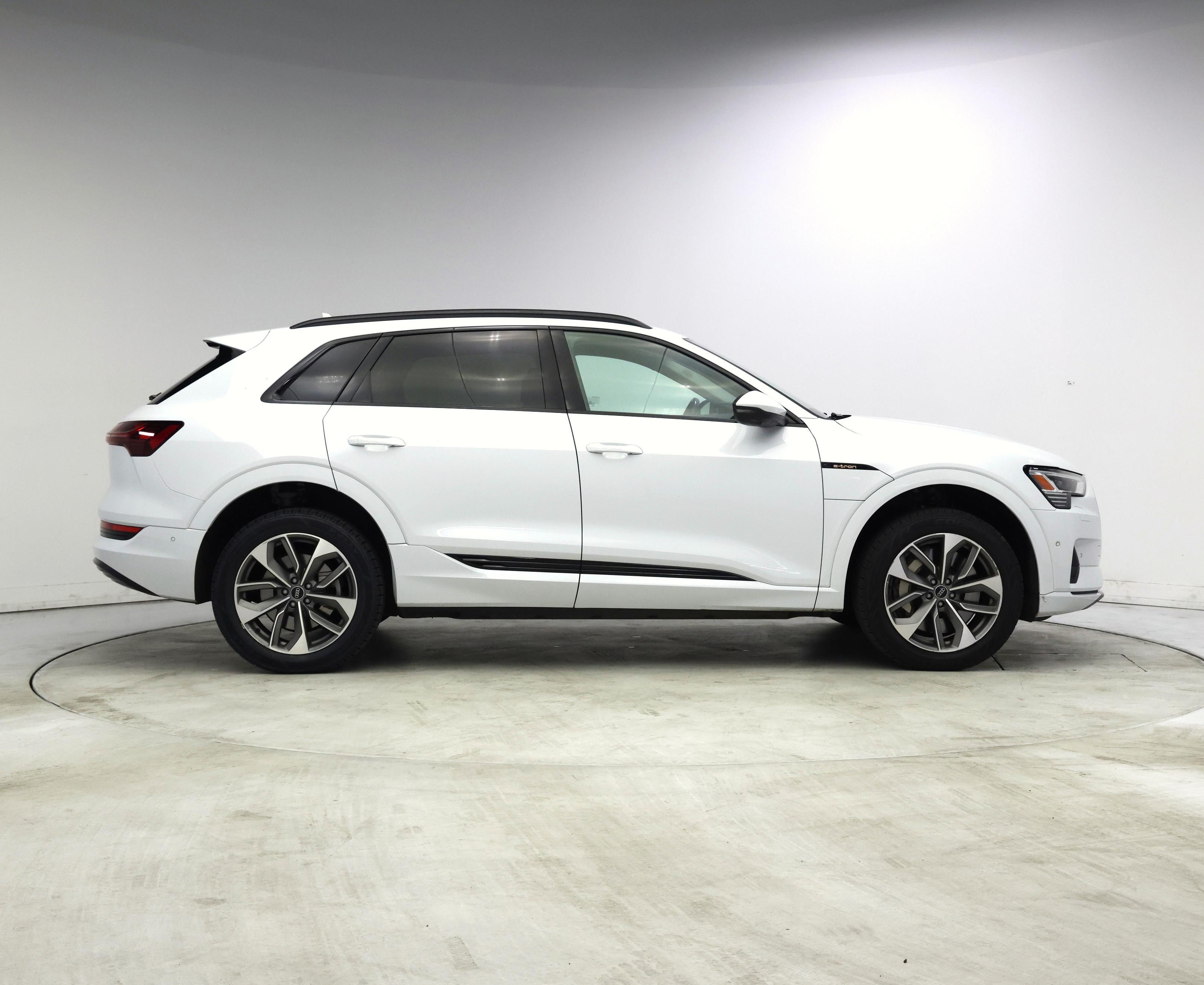 Thumbnail: 2021 Audi e-tron - 7