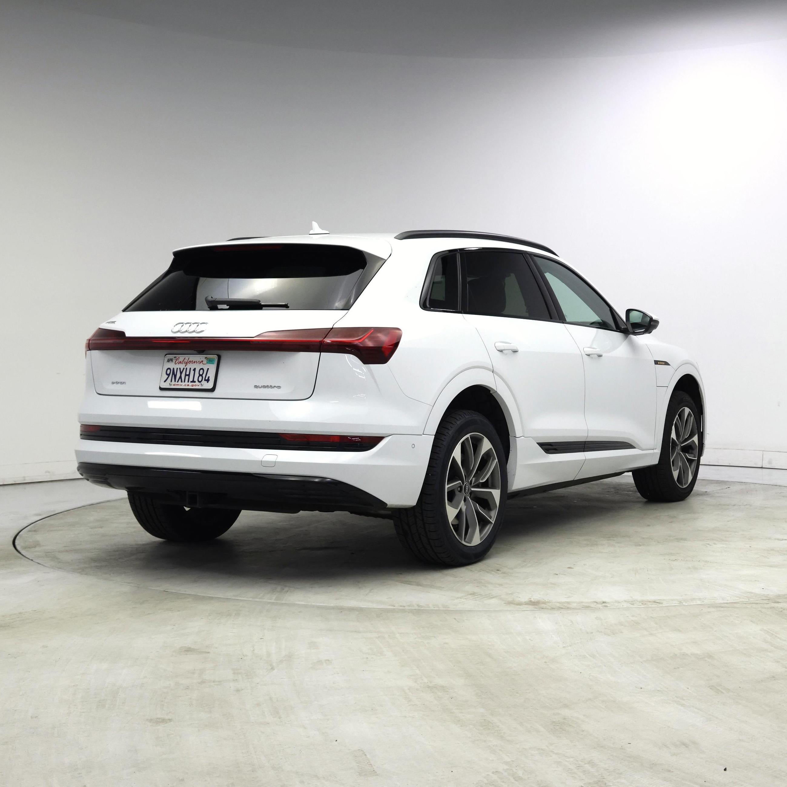 Thumbnail: 2021 Audi e-tron - 8