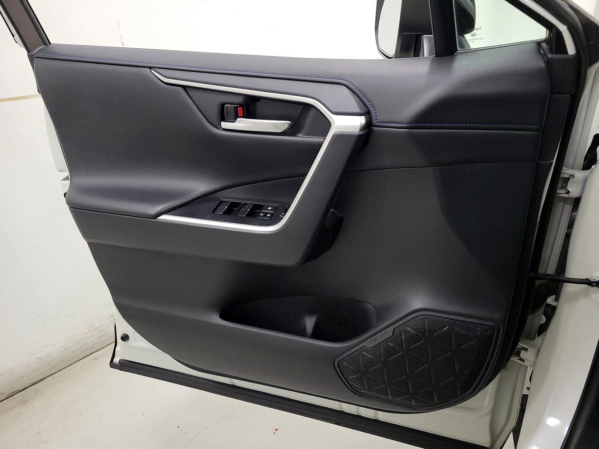 Thumbnail: 2020 Toyota RAV4 - 12