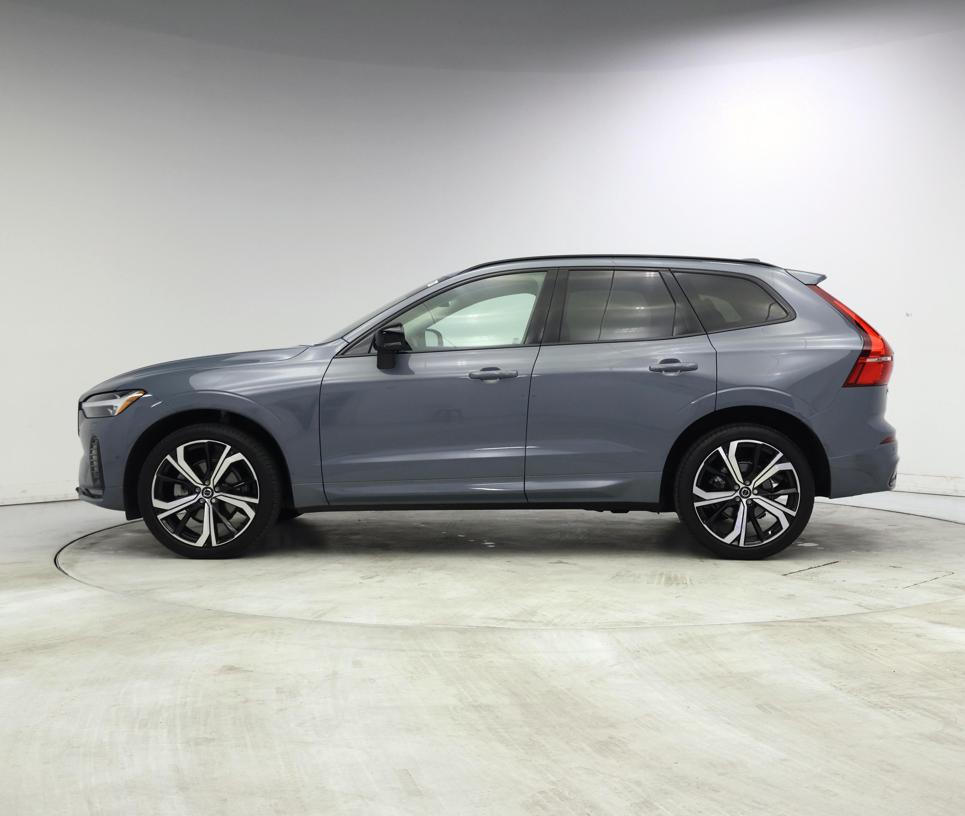 Thumbnail: 2023 Volvo XC60 - 3