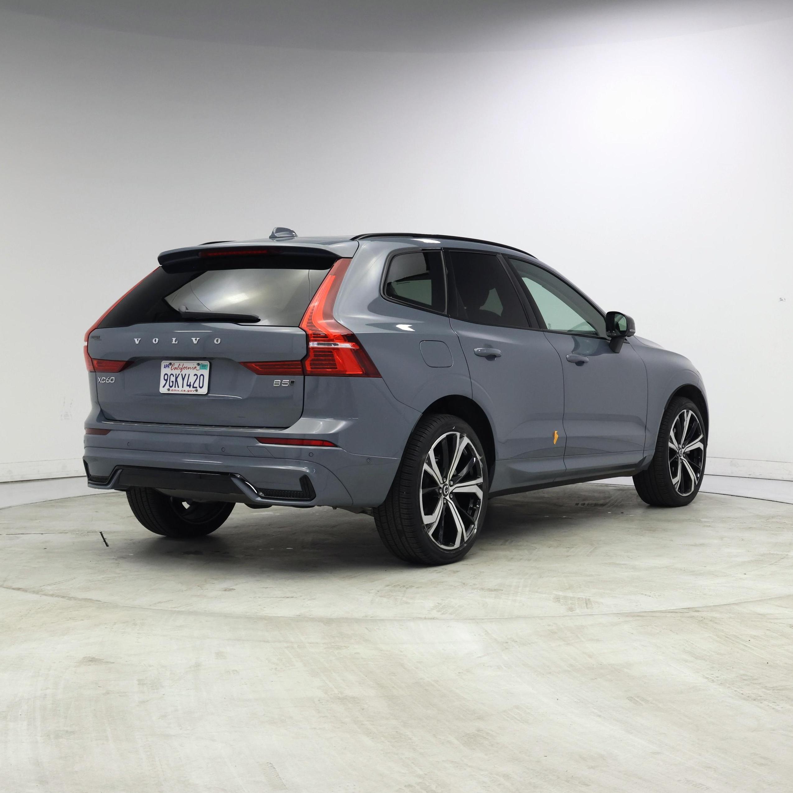 Thumbnail: 2023 Volvo XC60 - 8