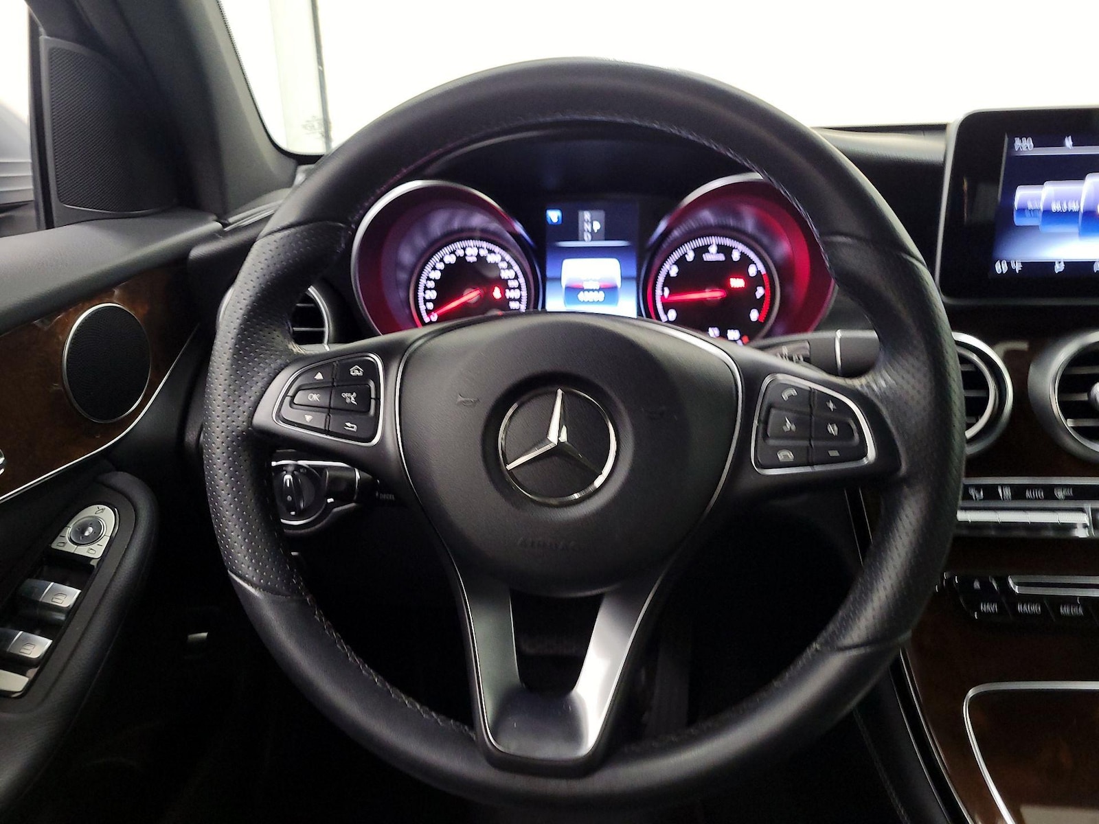 2017 Mercedes-Benz GLC GLC300 - Photo 11