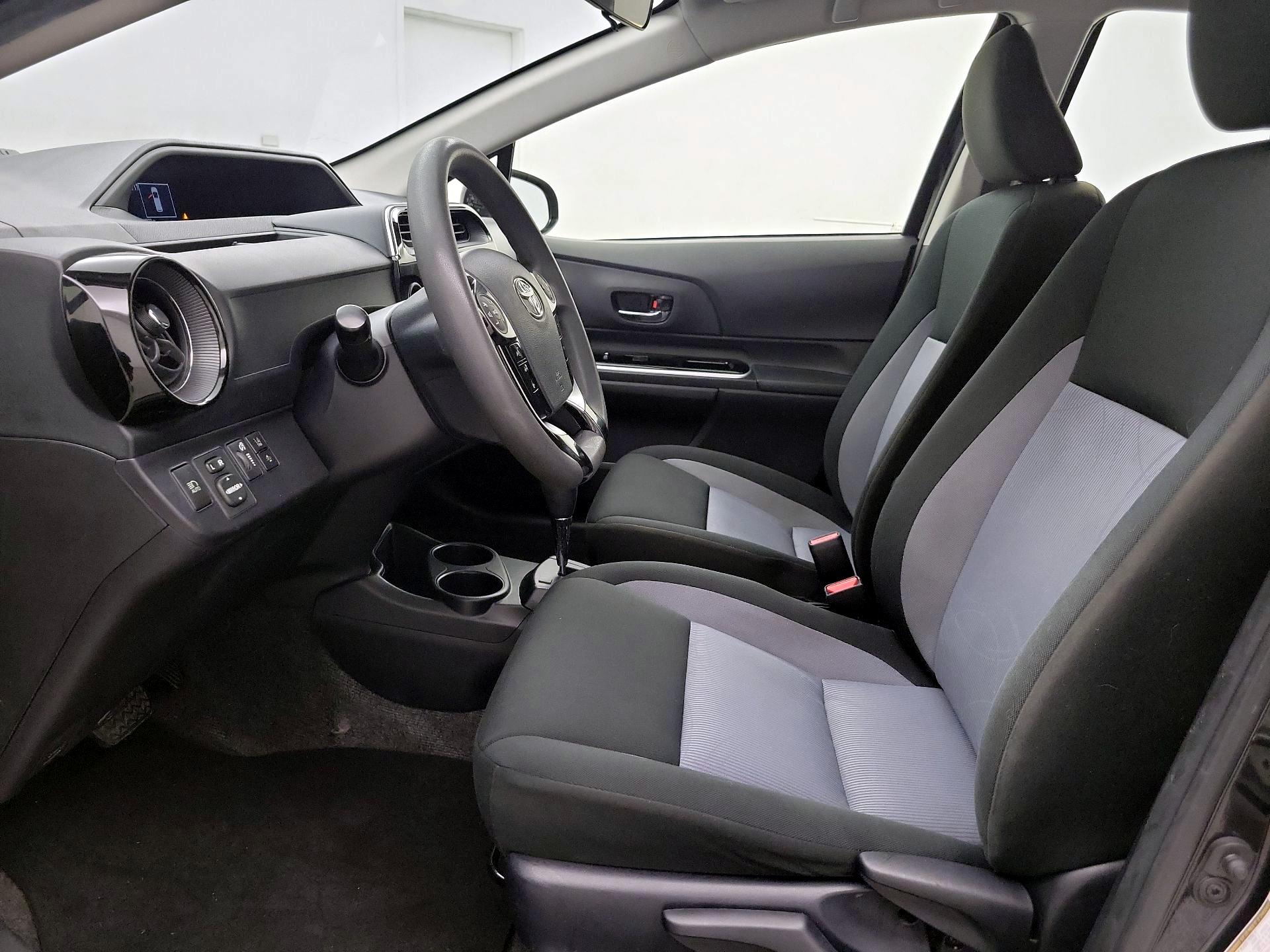 Thumbnail: 2019 Toyota Prius c - 11