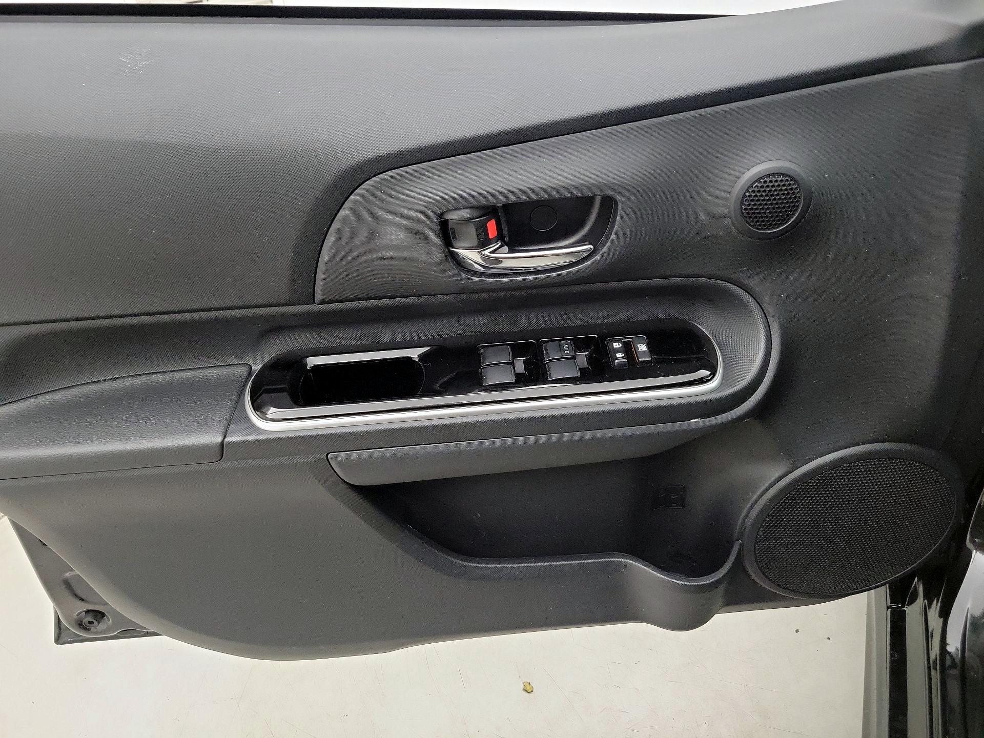 Thumbnail: 2019 Toyota Prius c - 12