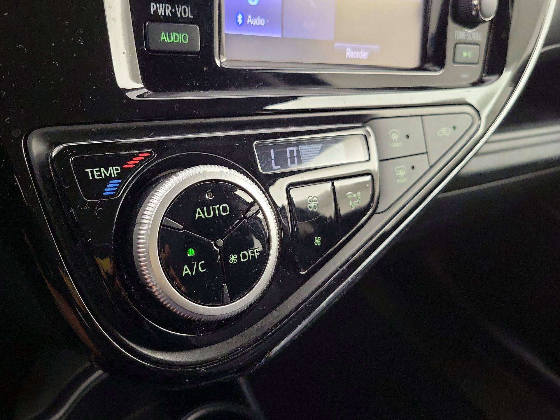 Thumbnail: 2019 Toyota Prius c - 16