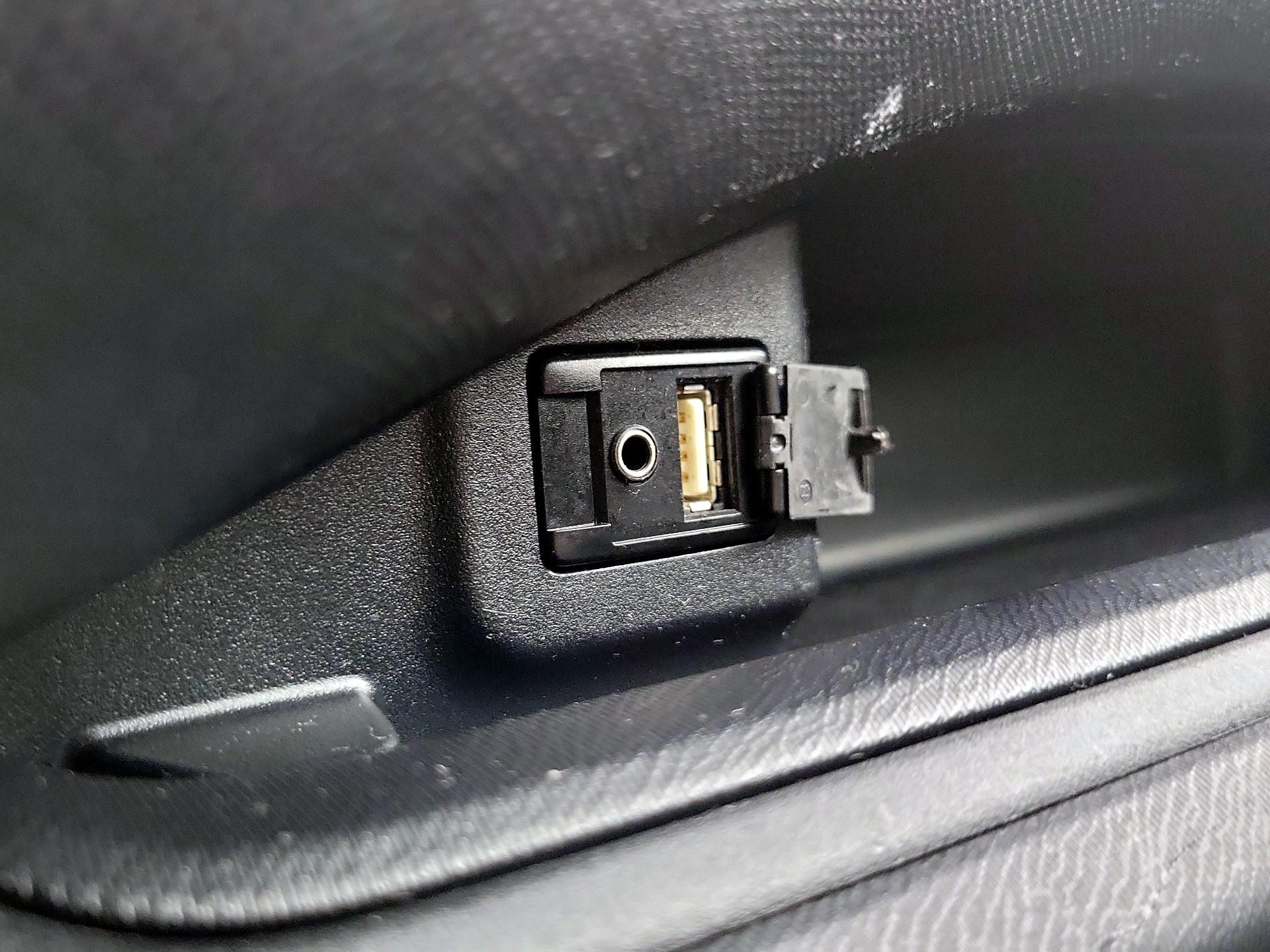 Thumbnail: 2019 Toyota Prius c - 18